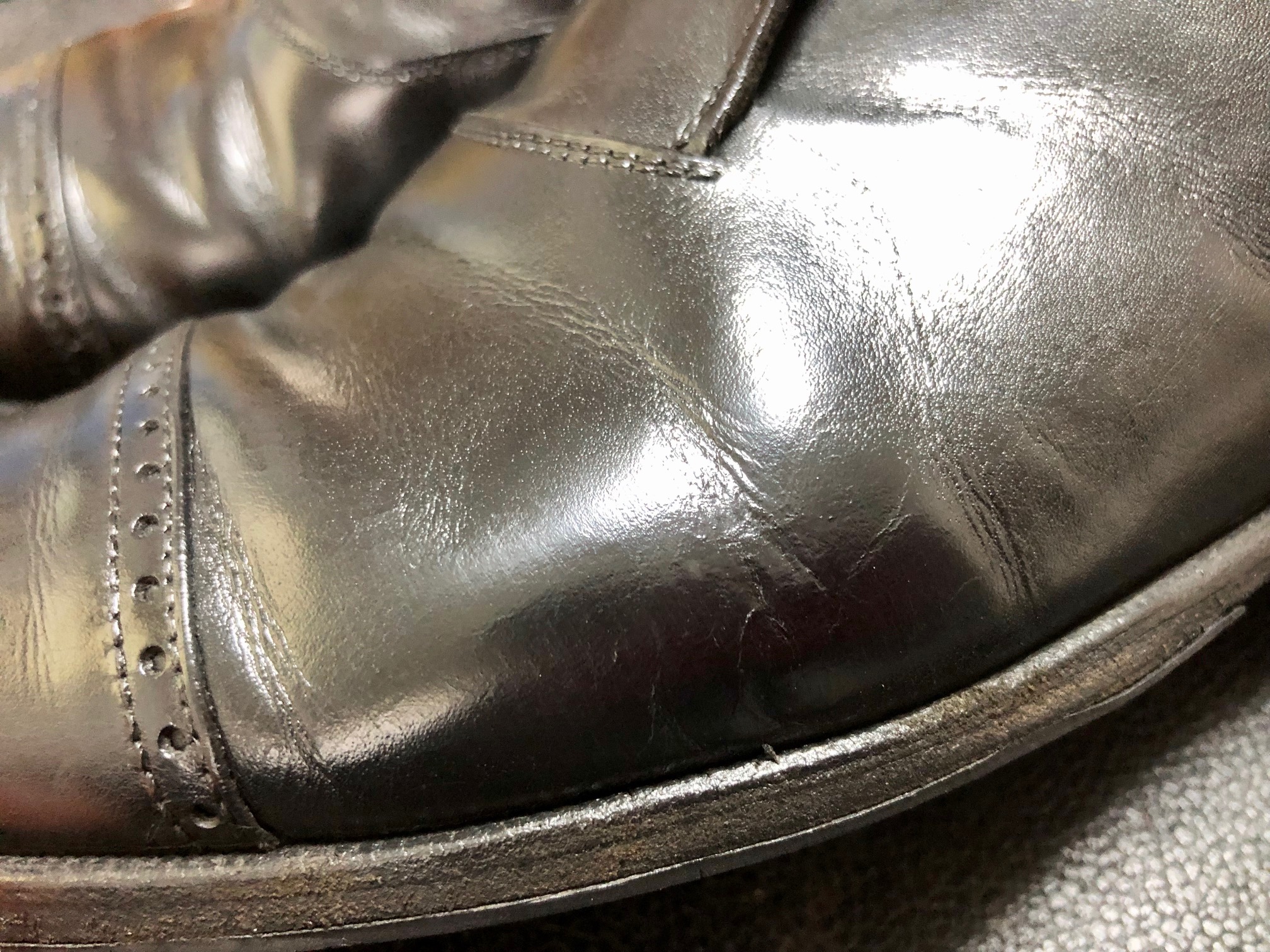 革靴　クラック　ひび割れ修理