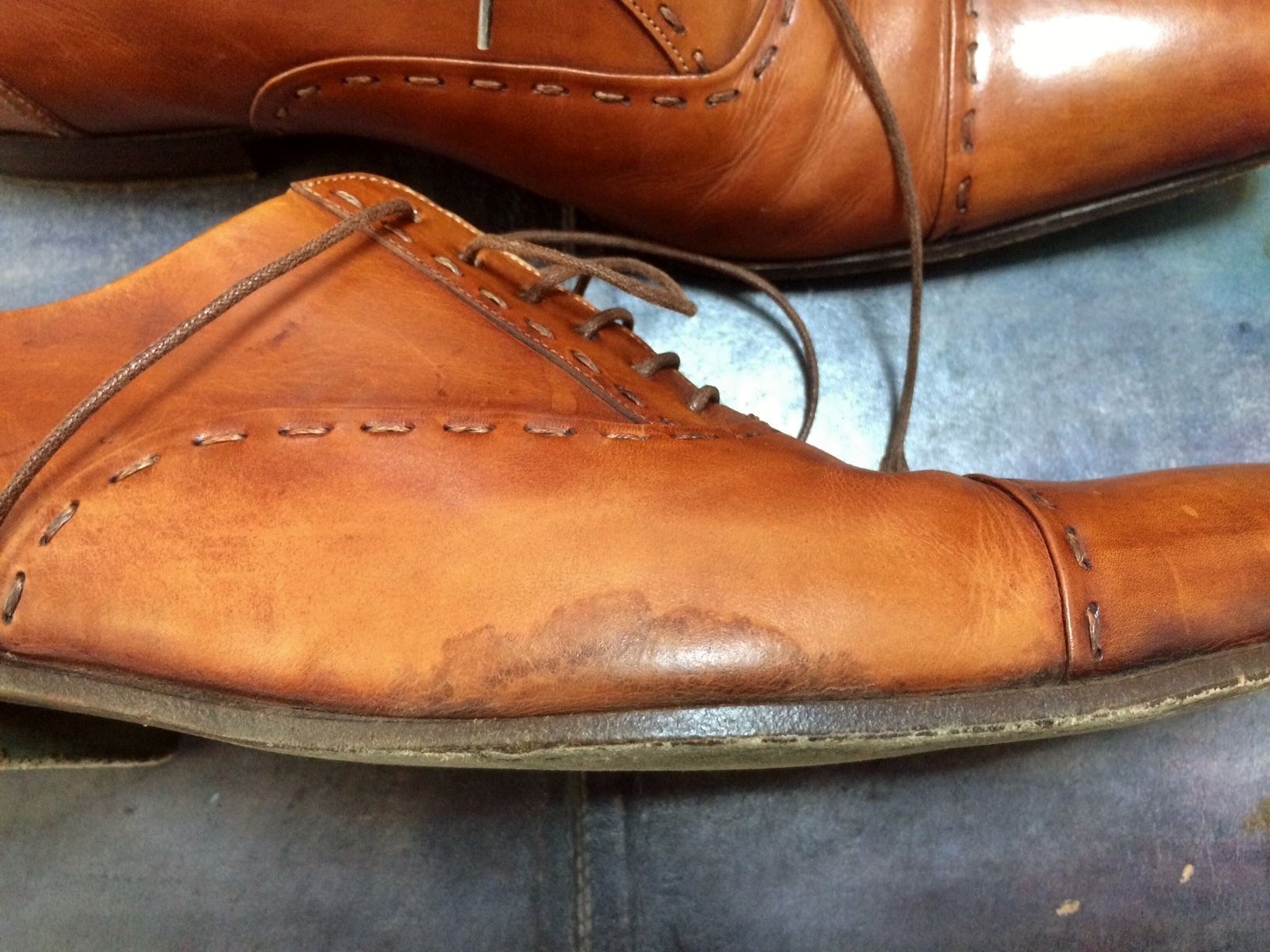 サントーニ 革靴 雨シミ 落とし方 取り方 クリーニング 靴磨き 靴修理 グラサージュ30
