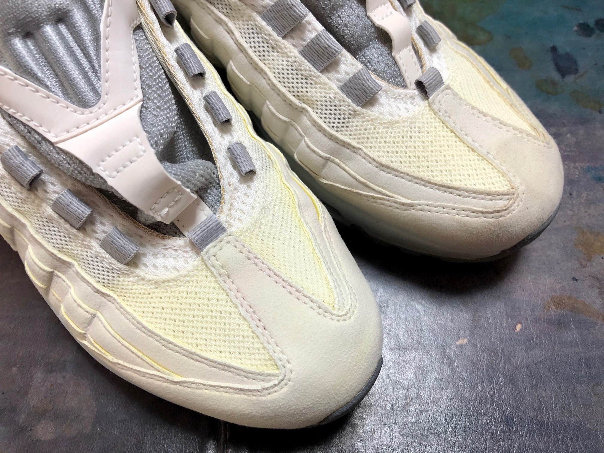 ナイキ エアマックス95 メッシュ 黄ばみ 変色 クリーニング 靴磨き 靴修理 グラサージュ30