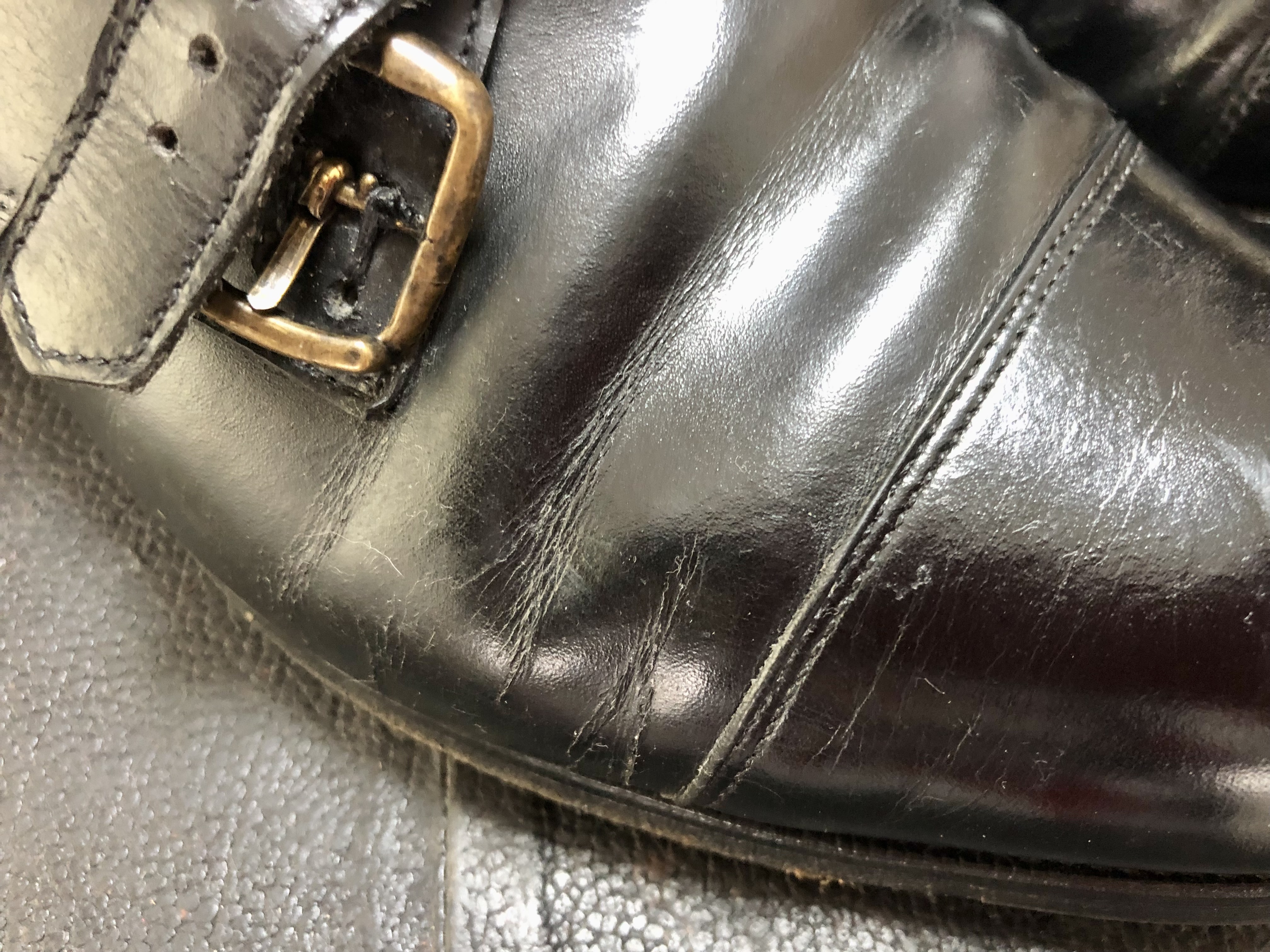 革靴　ひび割れ修理　クラック修理