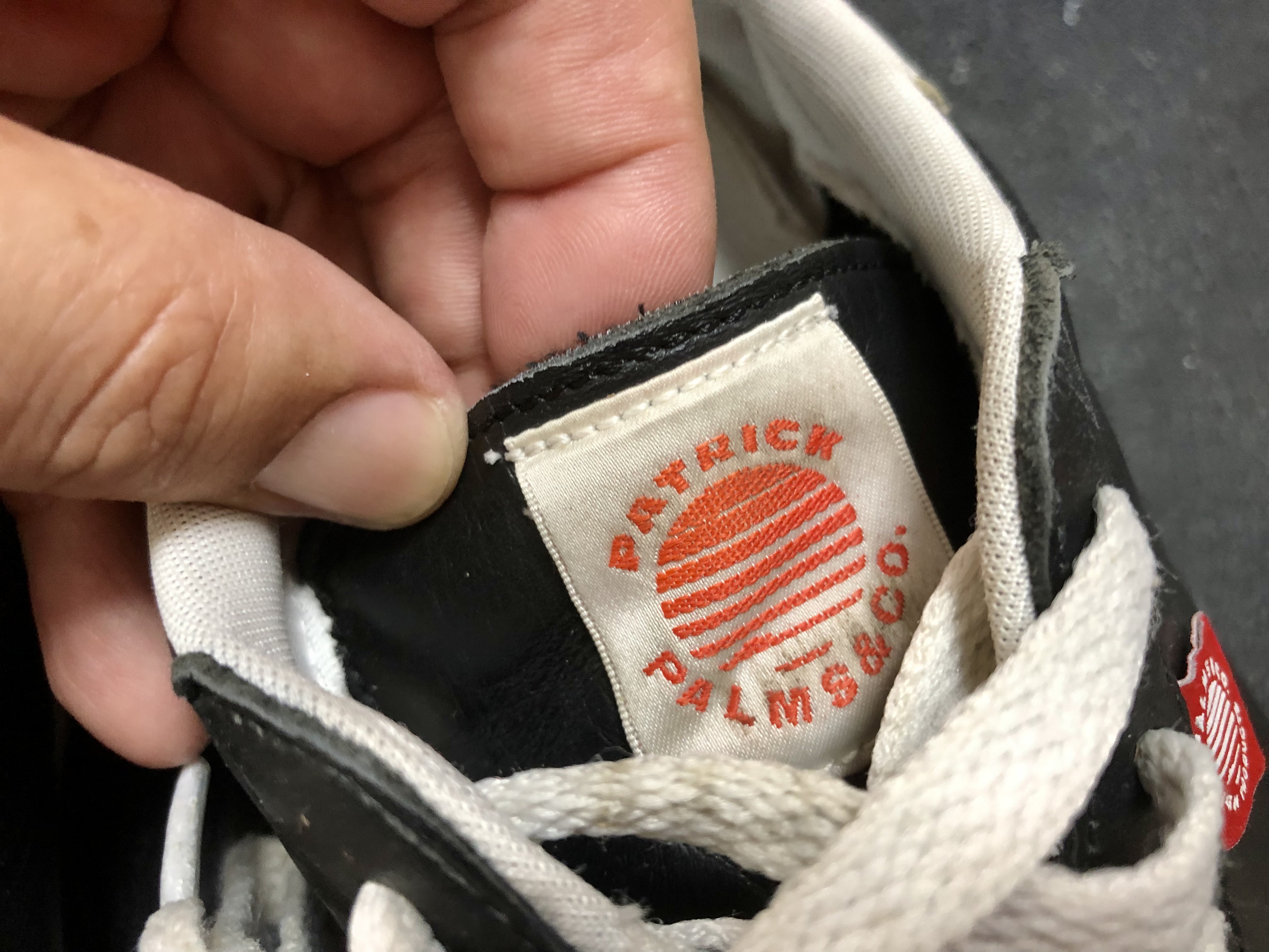 スニーカー クリーニング かかと破れ修理 靴磨き 靴修理 グラサージュ30