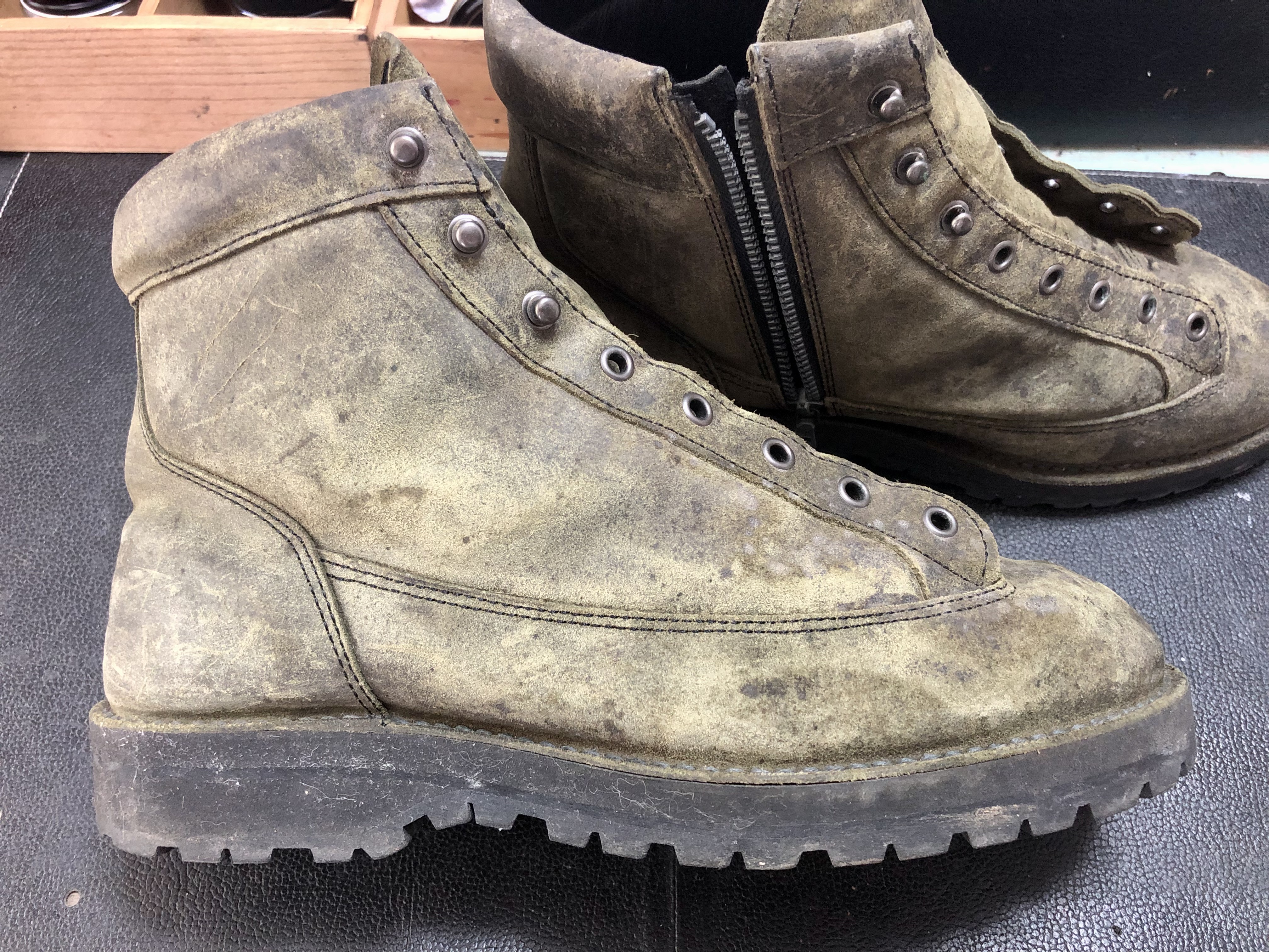 ダナー オイルドヌバック ワークブーツ お手入れ 丸洗いクリーニング 靴磨き 靴修理 グラサージュ30 ダナー オイルドヌバック ワークブーツ お手入れ 丸洗いクリーニング 靴磨き 靴修理 グラサージュ30