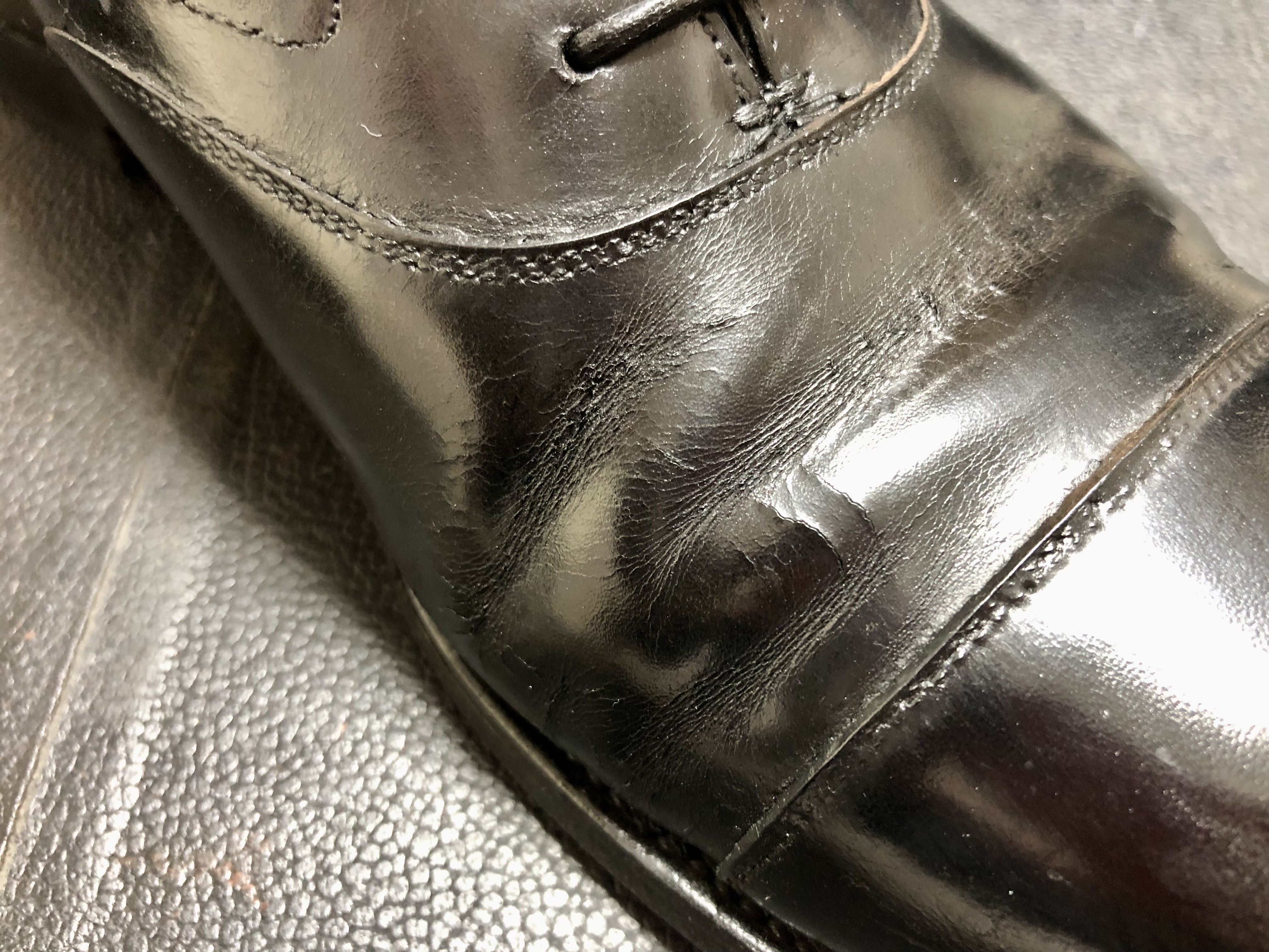 革靴　ひび割れ　クラック修理
