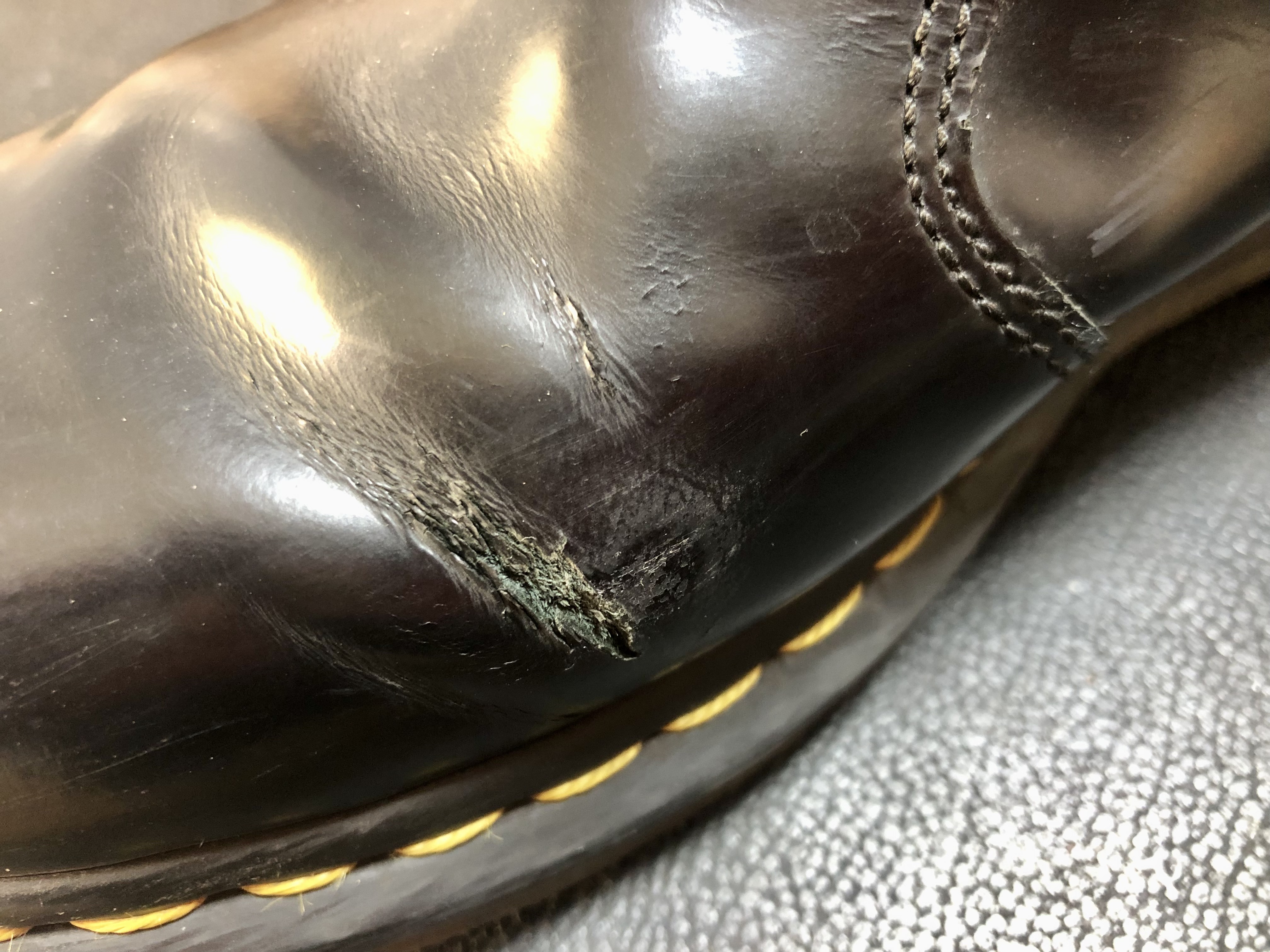 ドクターマーチン ひび割れ修理 クラック補修 チェルシーブーツ   靴