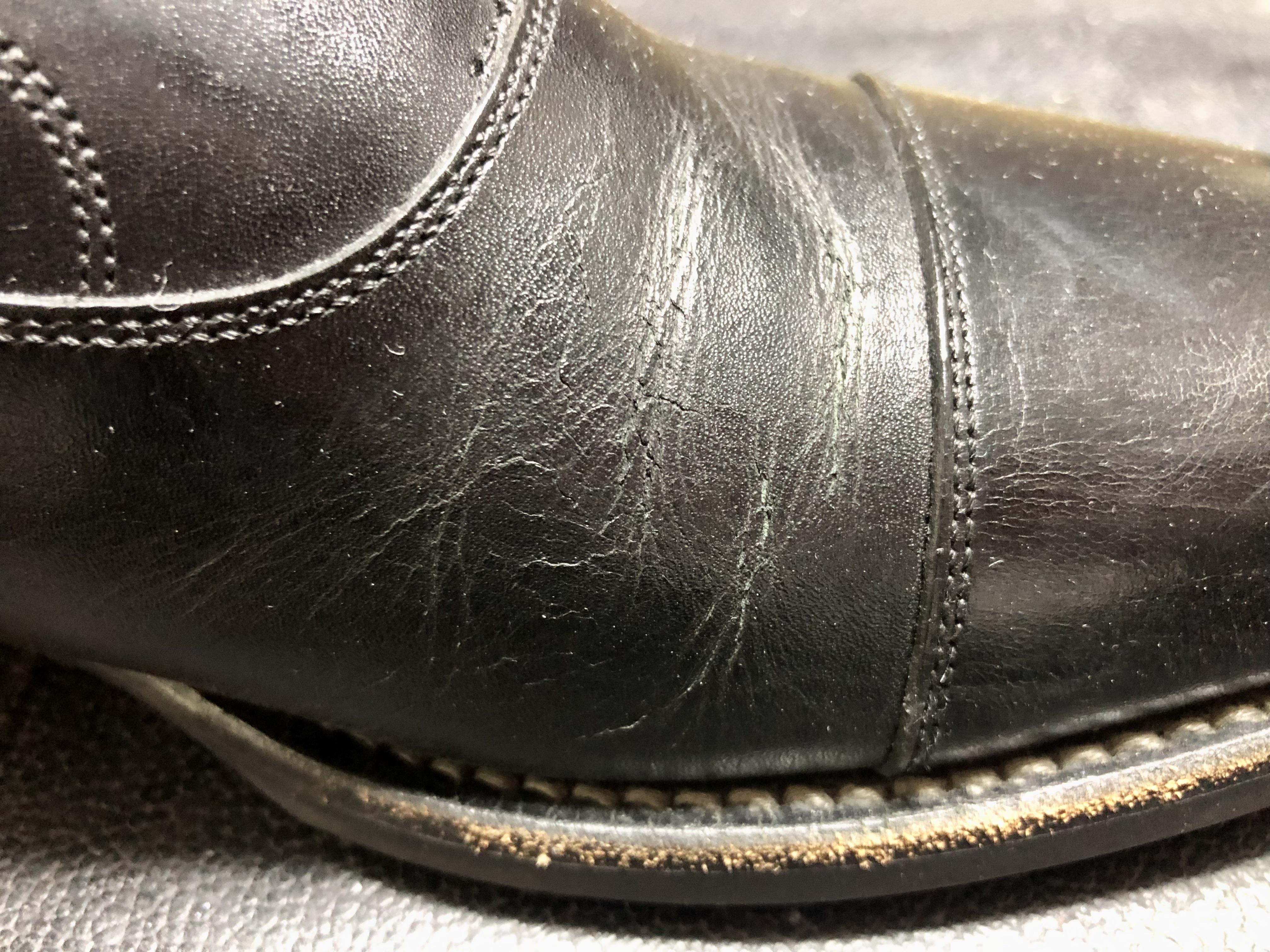 革靴　ひび割れ　クラック修理