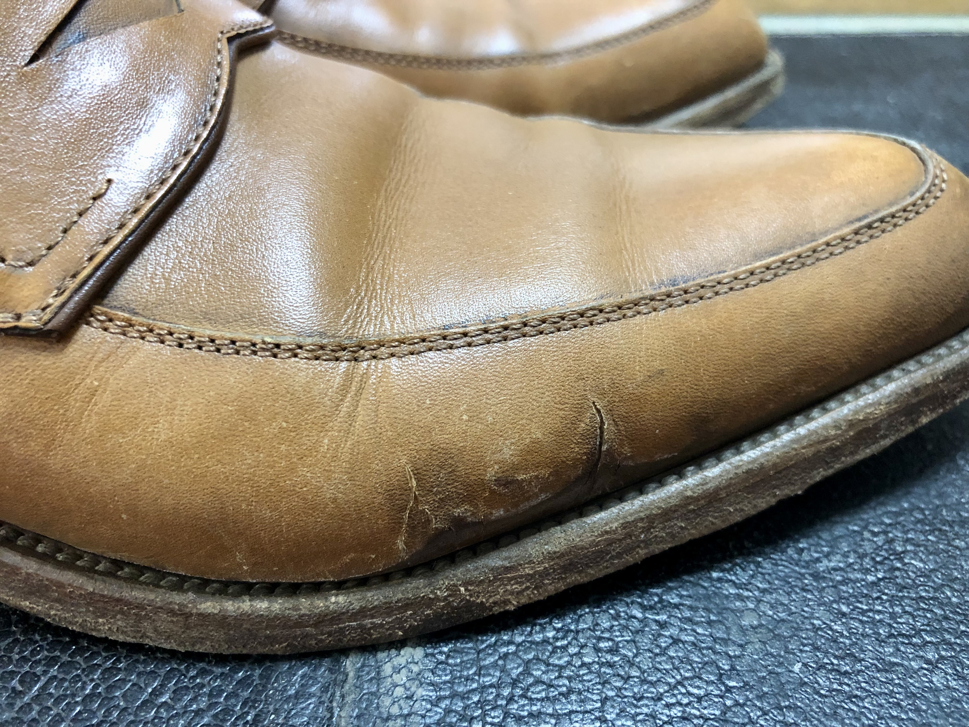 革靴　ひび割れ修理　クラック