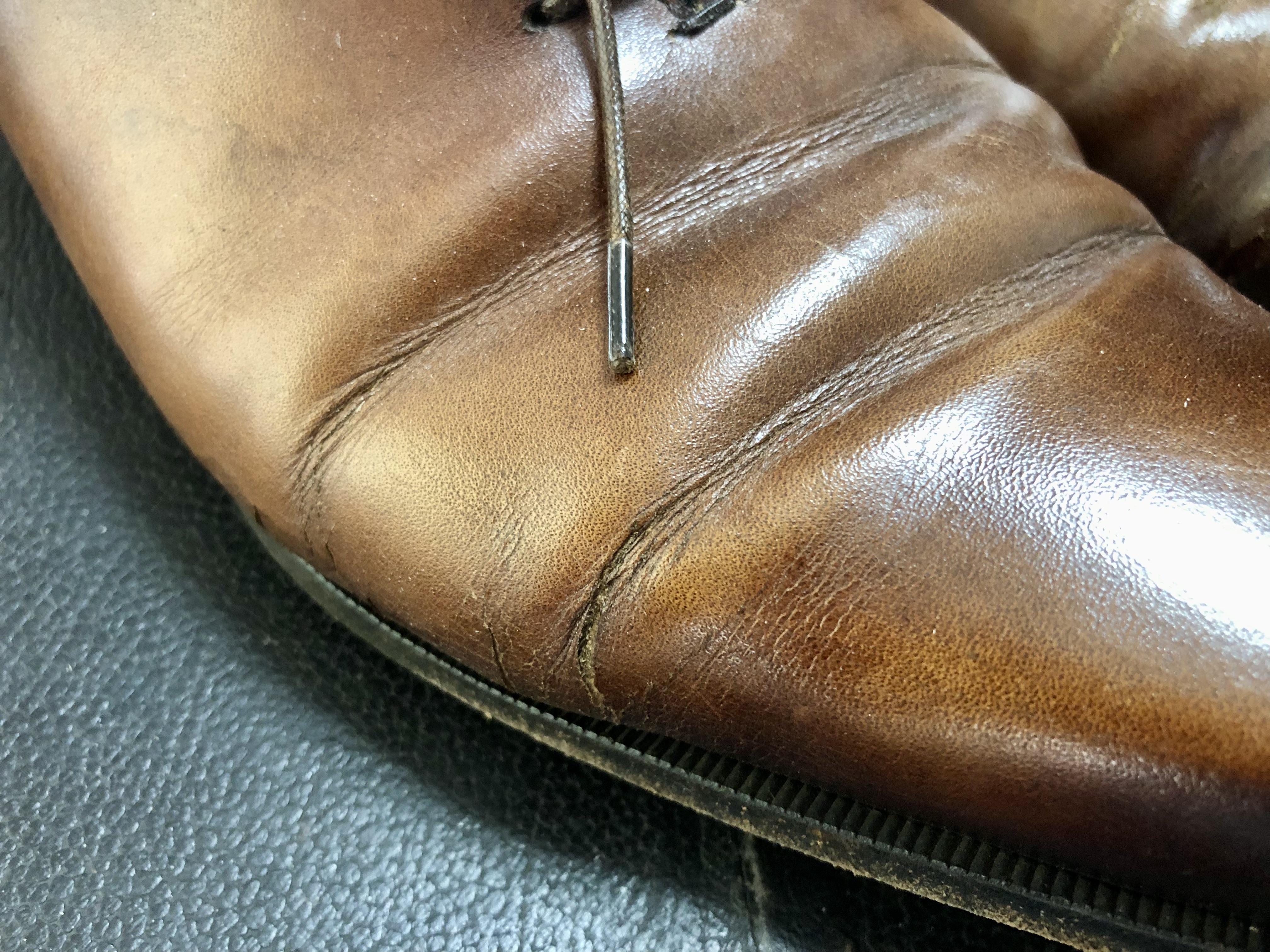 革靴　ひび割れ修理　ベルルッティ