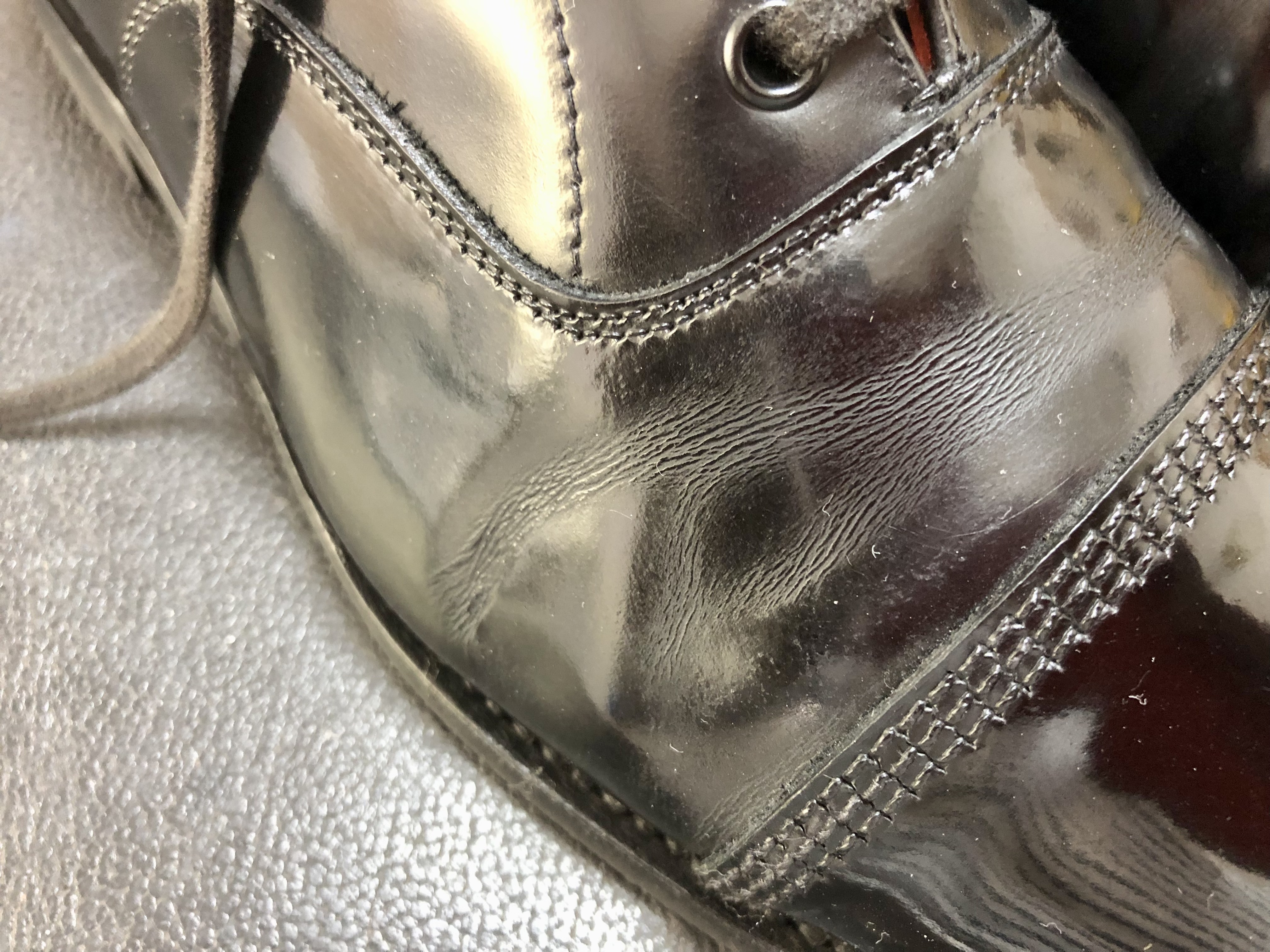 ガラスレザー　革靴　ひび割れ修理