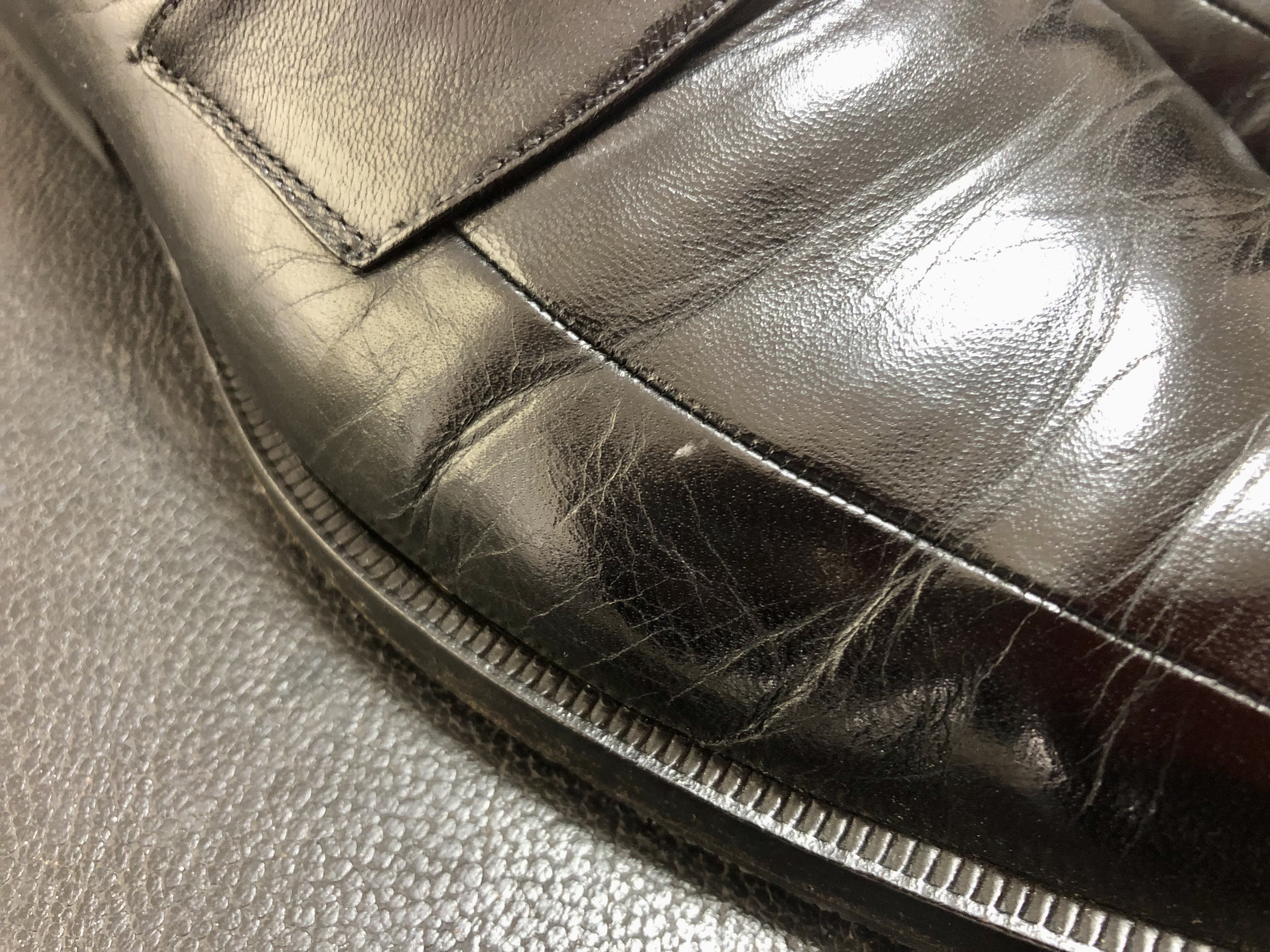 革靴　ひび割れ修理　リペア