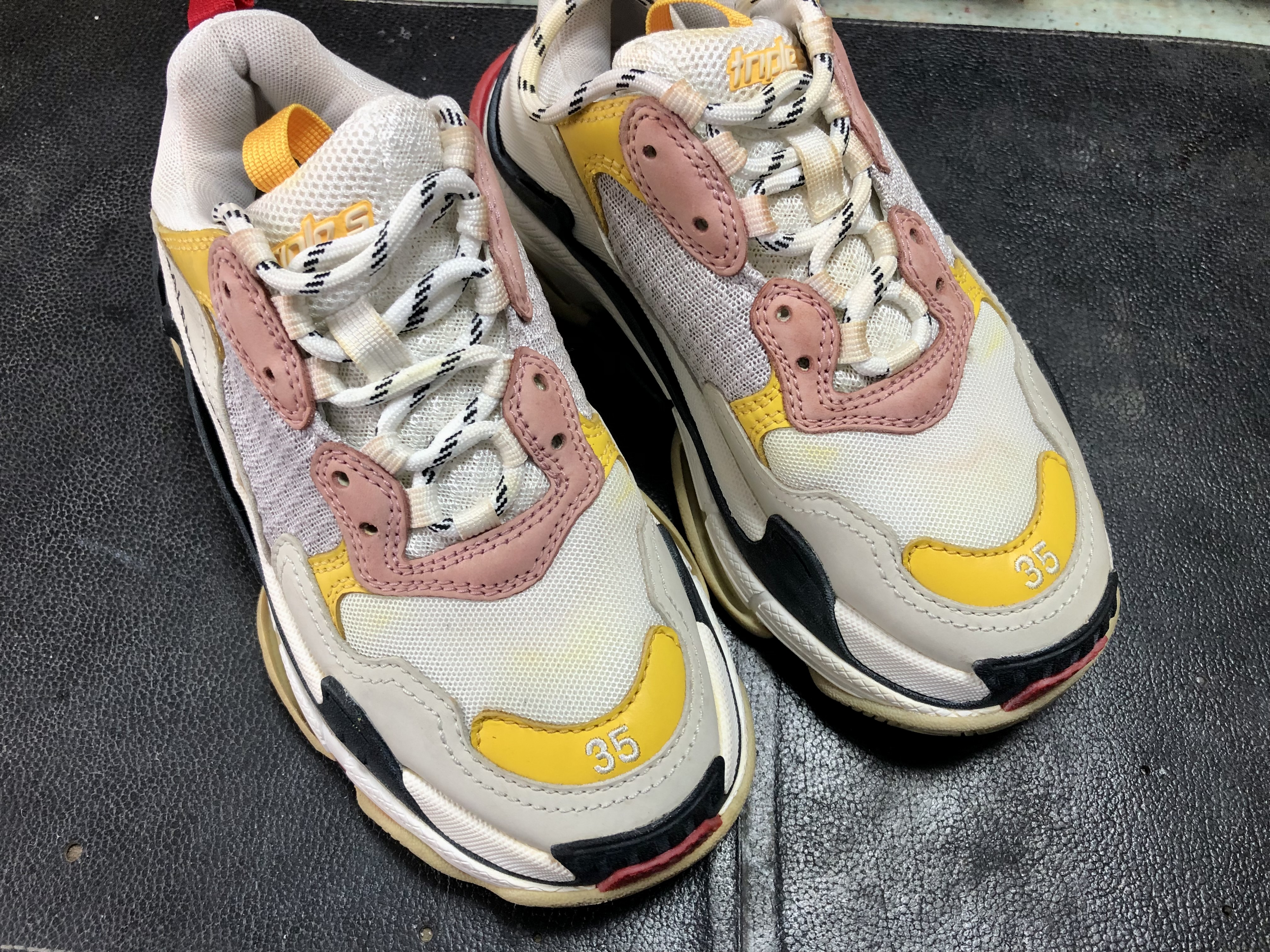 スニーカー 黄ばみ クリーニング