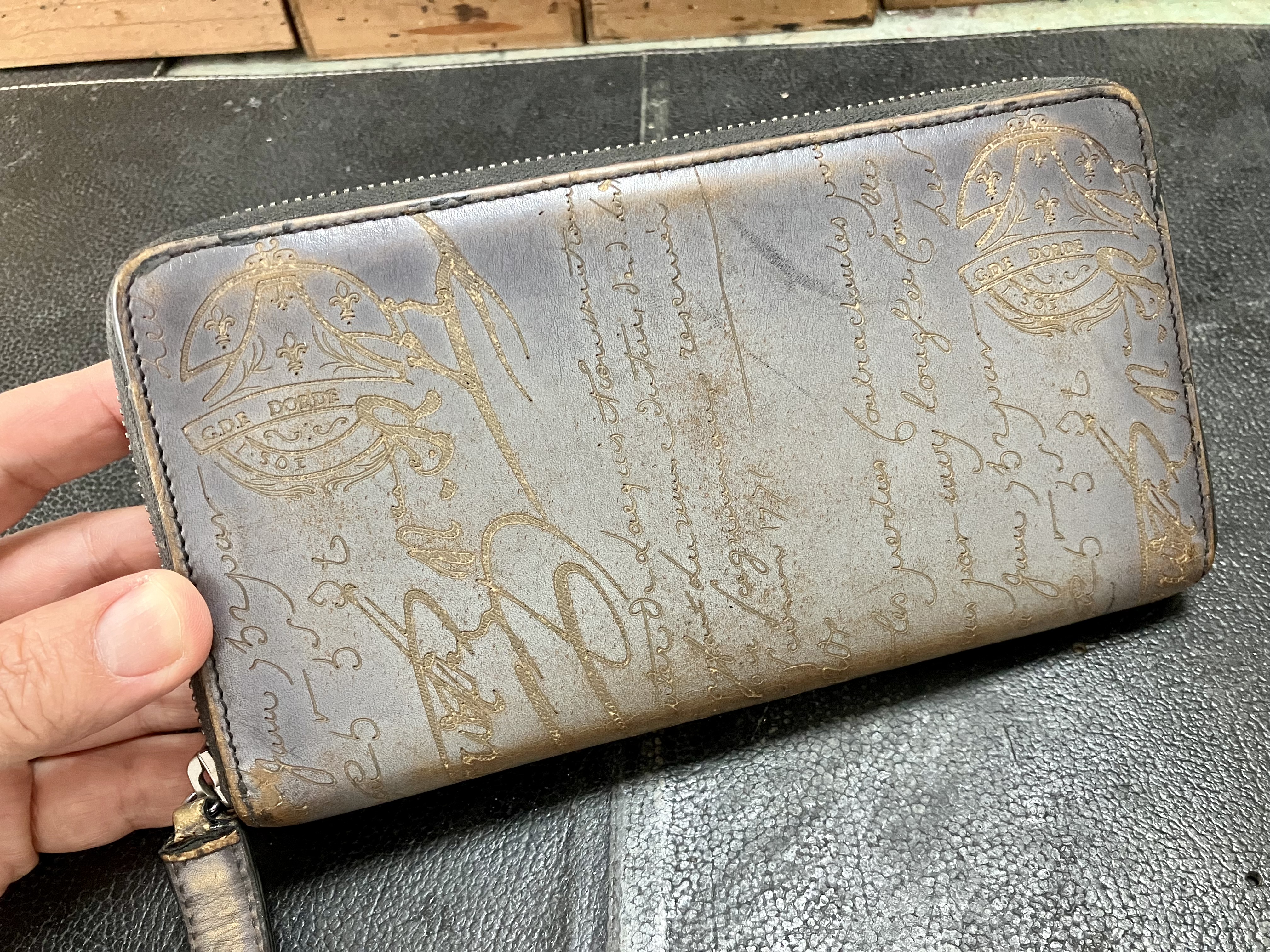 ベルルッティ 財布 染め替え