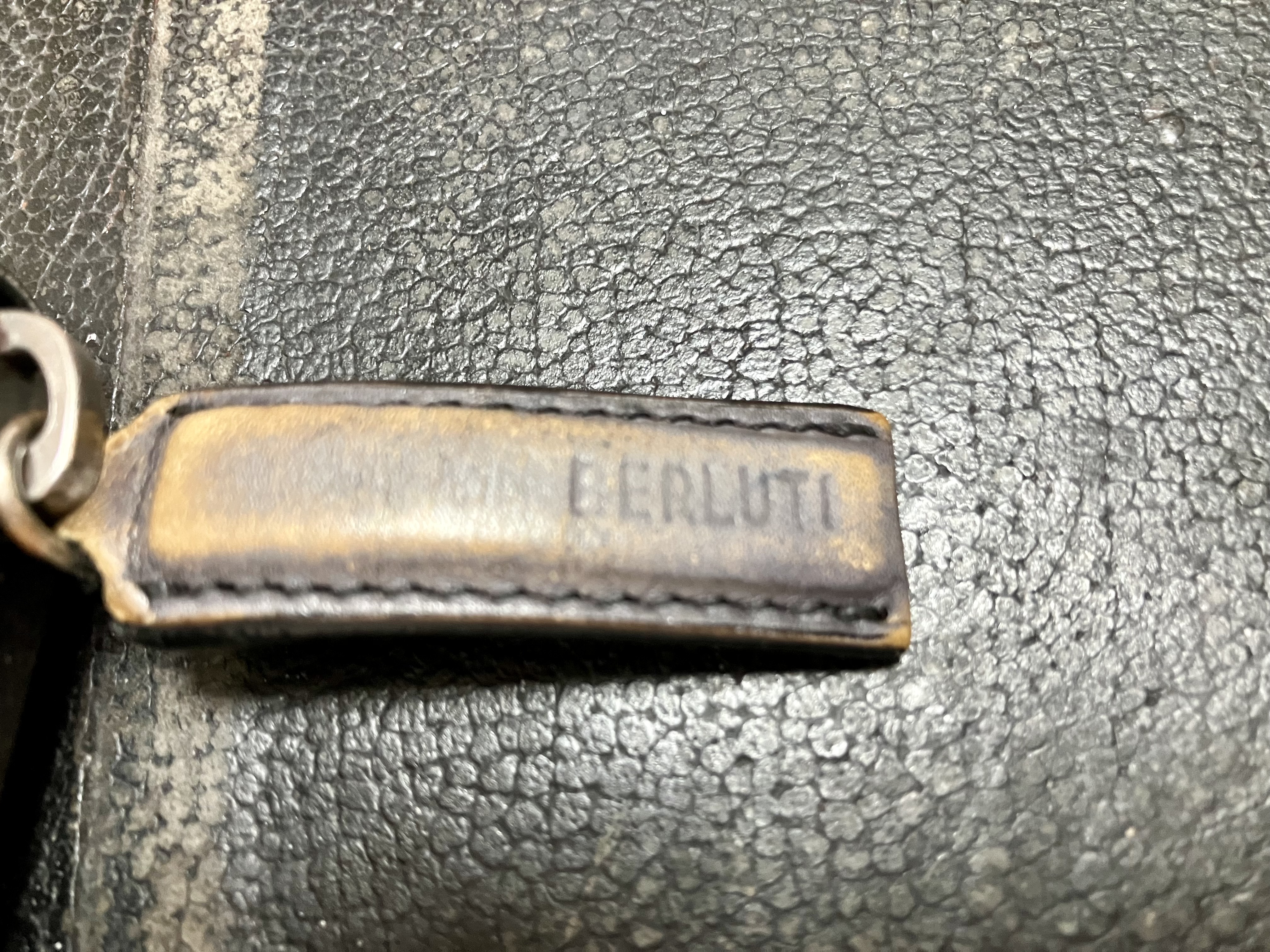 ベルルッティ 財布 染め替え