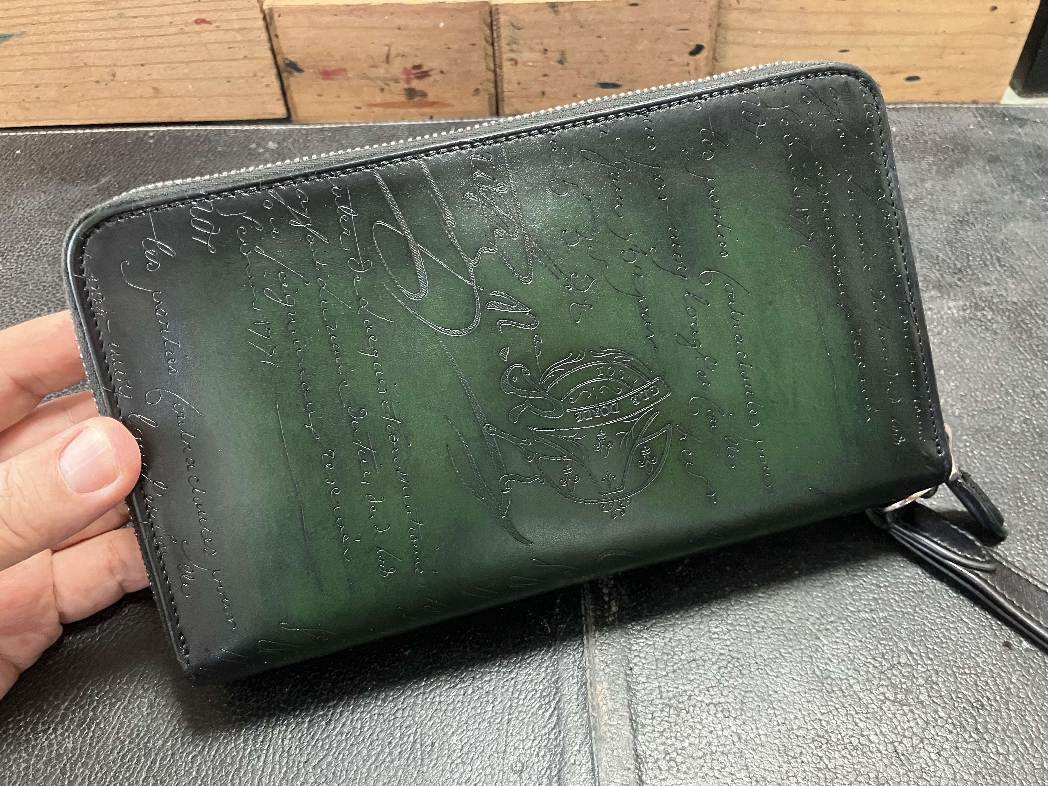 ベルルッティ 財布 カリグラフィー