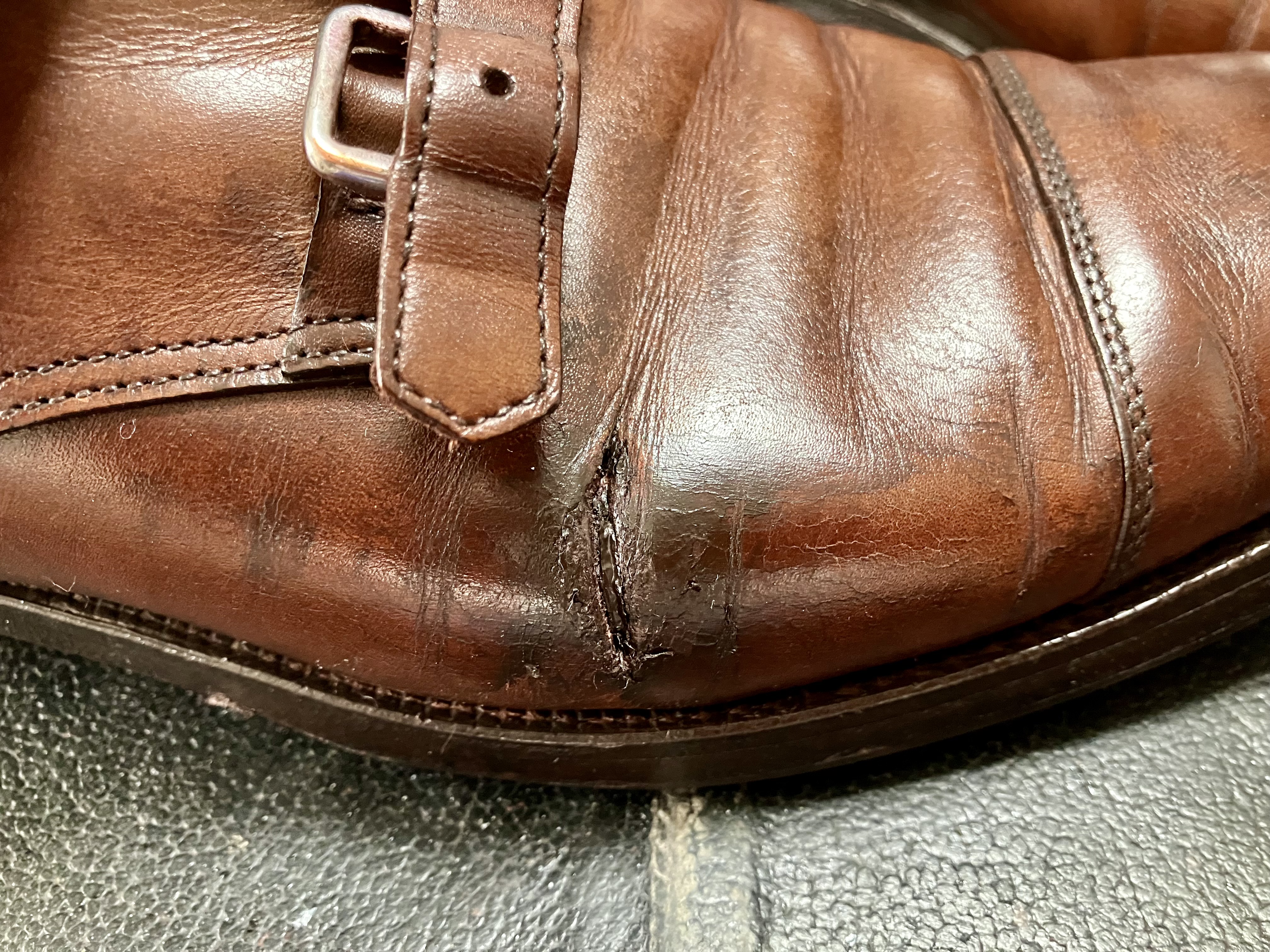 革靴　ひび割れ修理　クラック