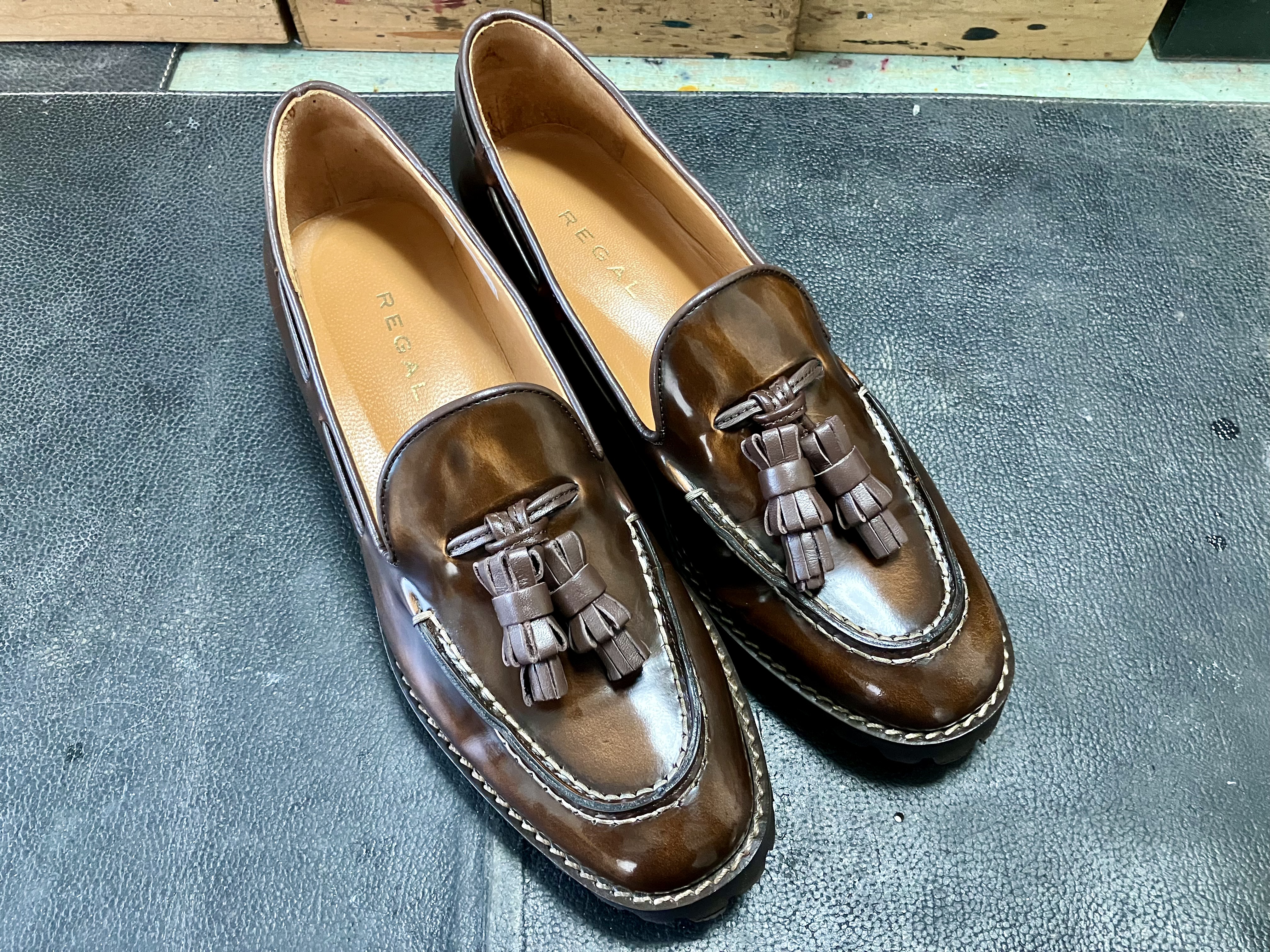 ガラスレザー　靴　お手入れ