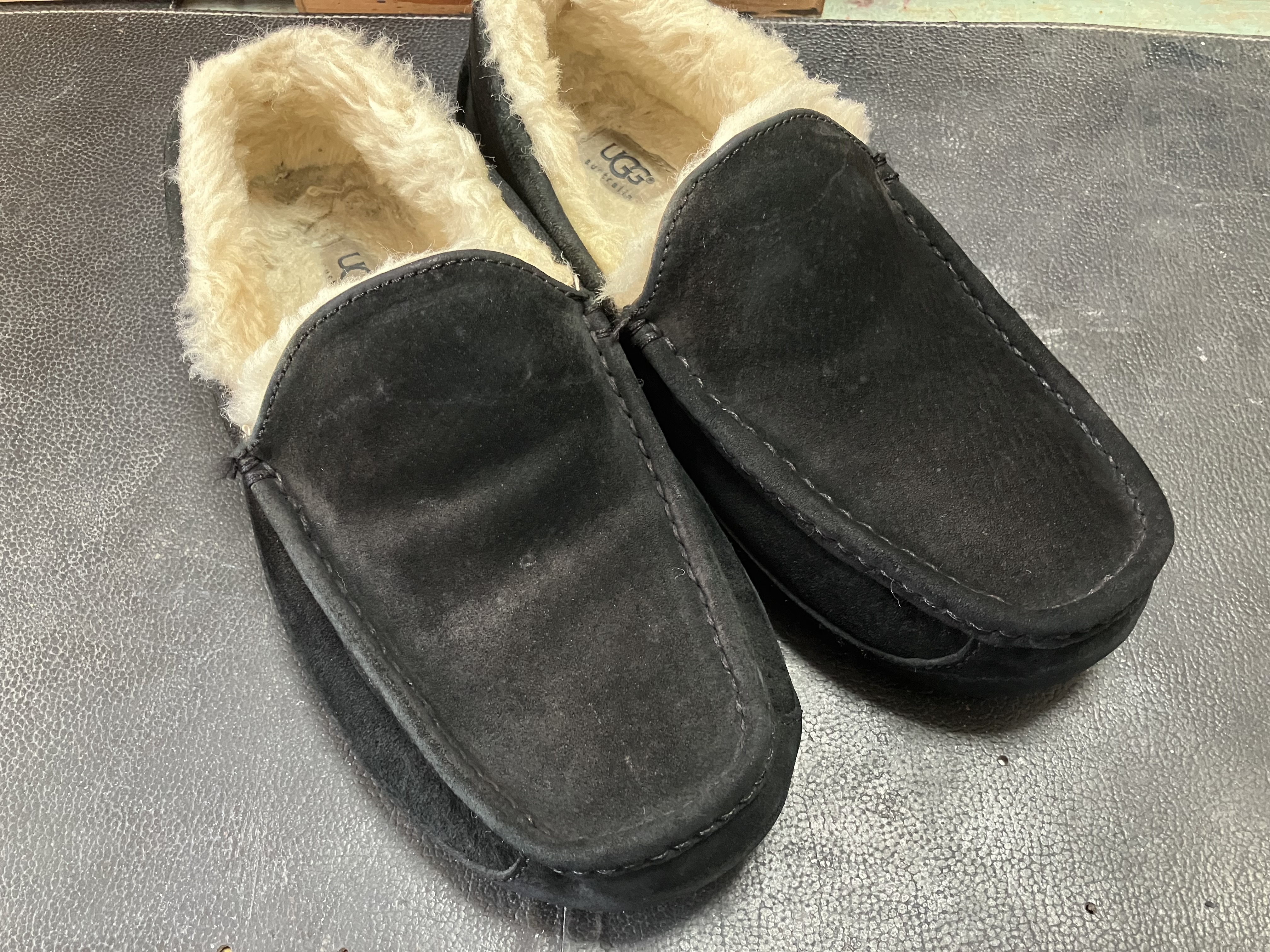 ムートンシューズ　丸洗いクリーニング　色あせカバー