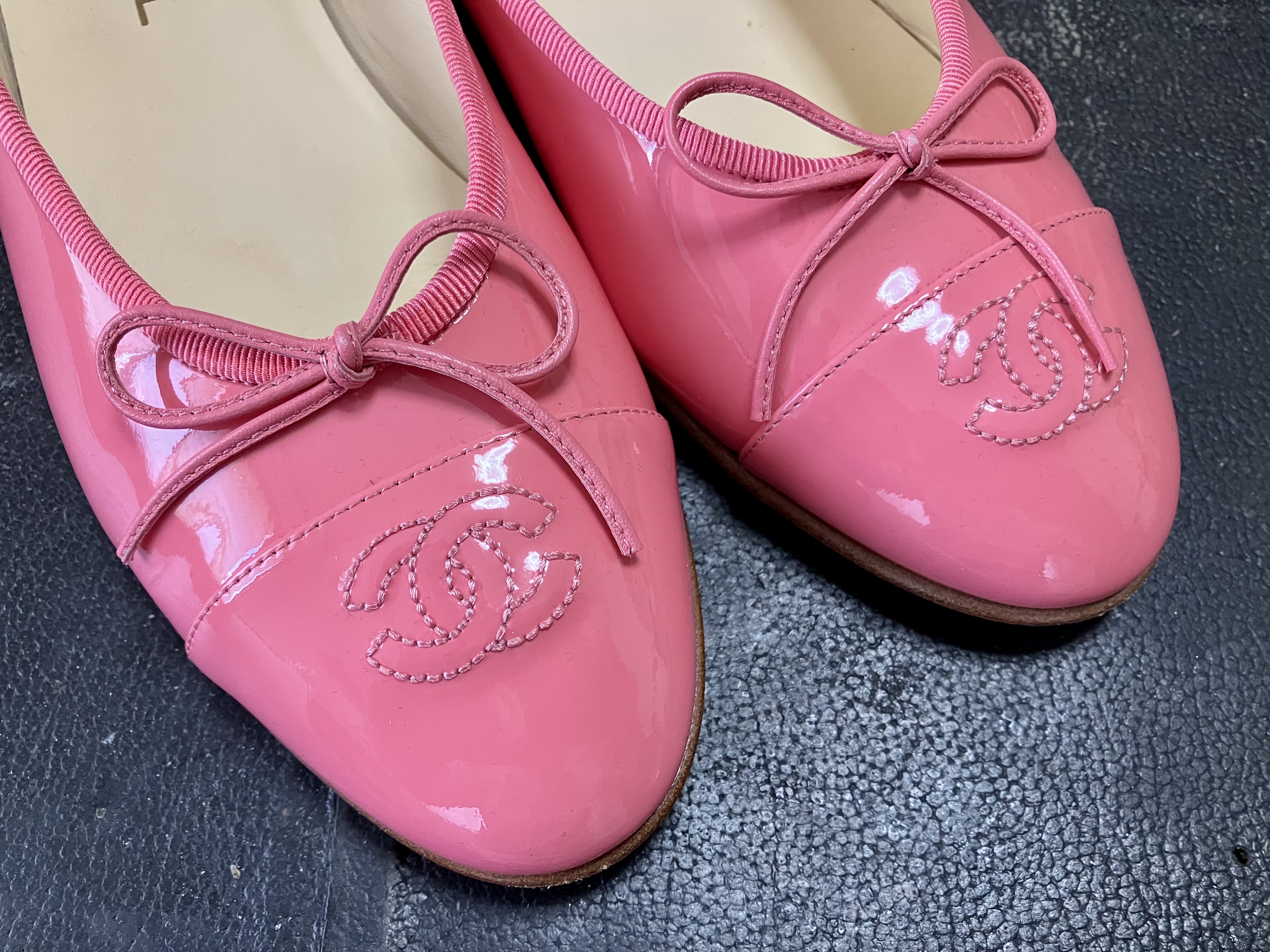 エナメル　パテントレザー　染め替え