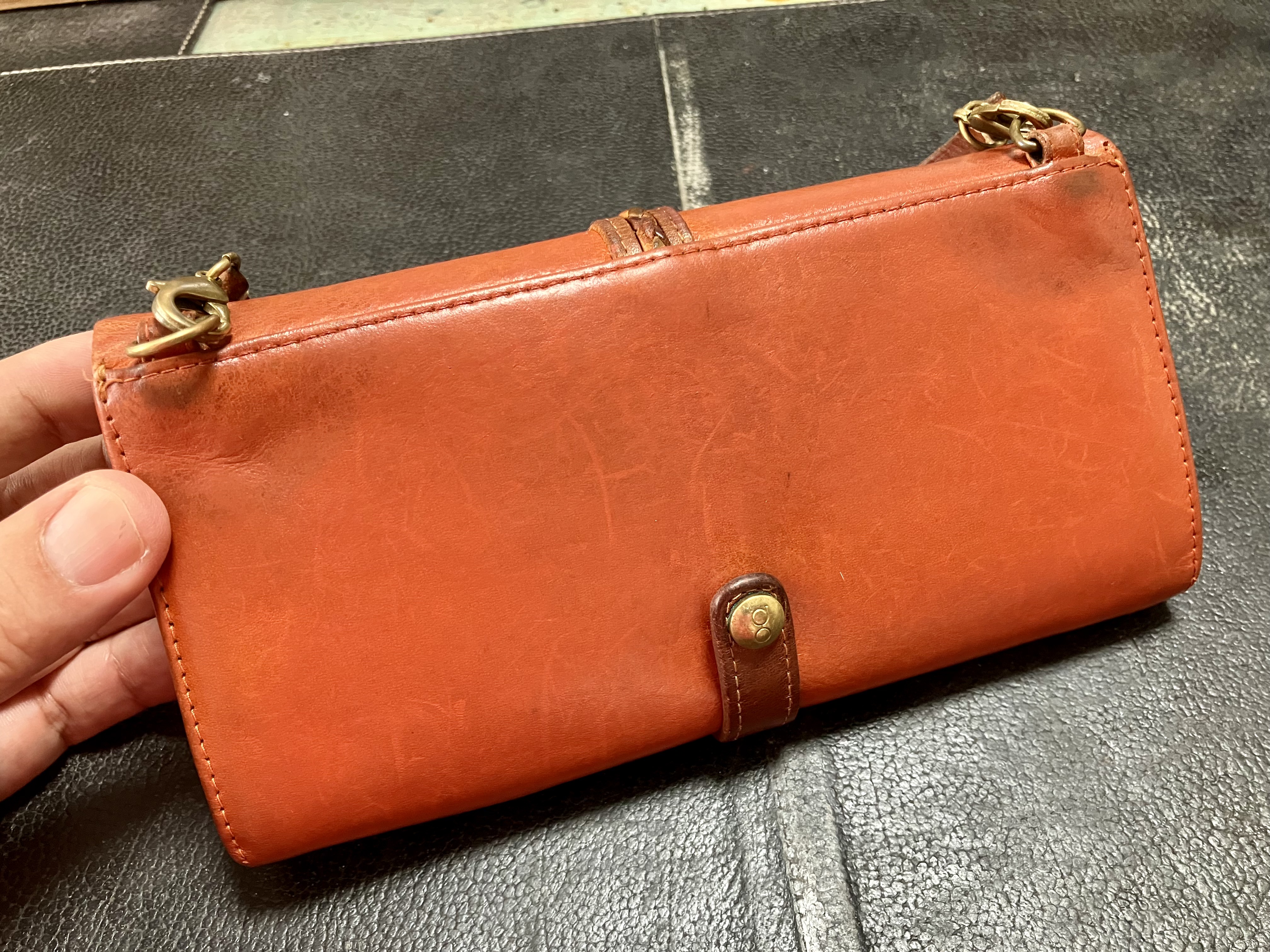革財布　お手入れ　キズ隠し