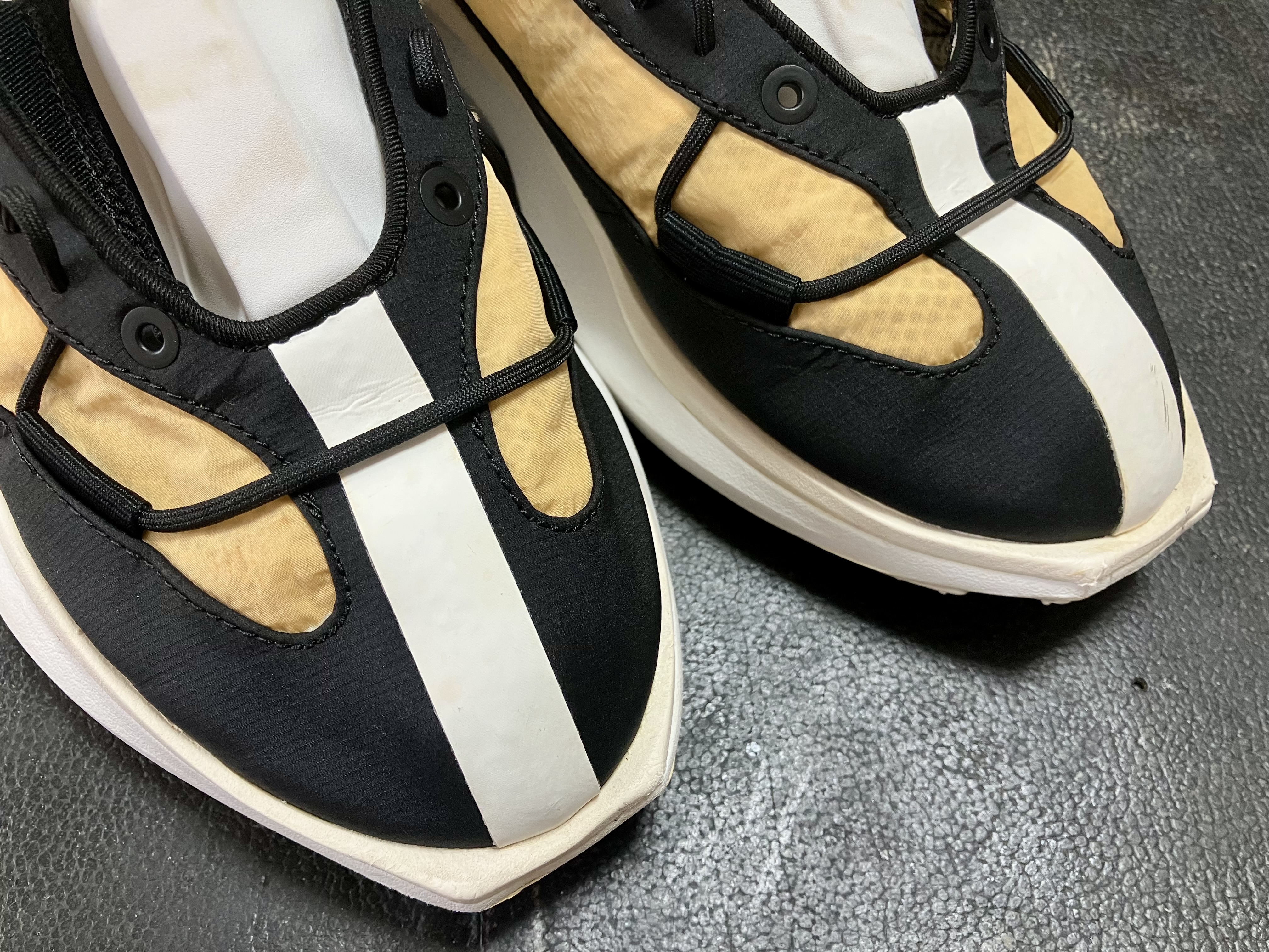 スニーカー 丸洗いクリーニング 黄ばみ落とし
