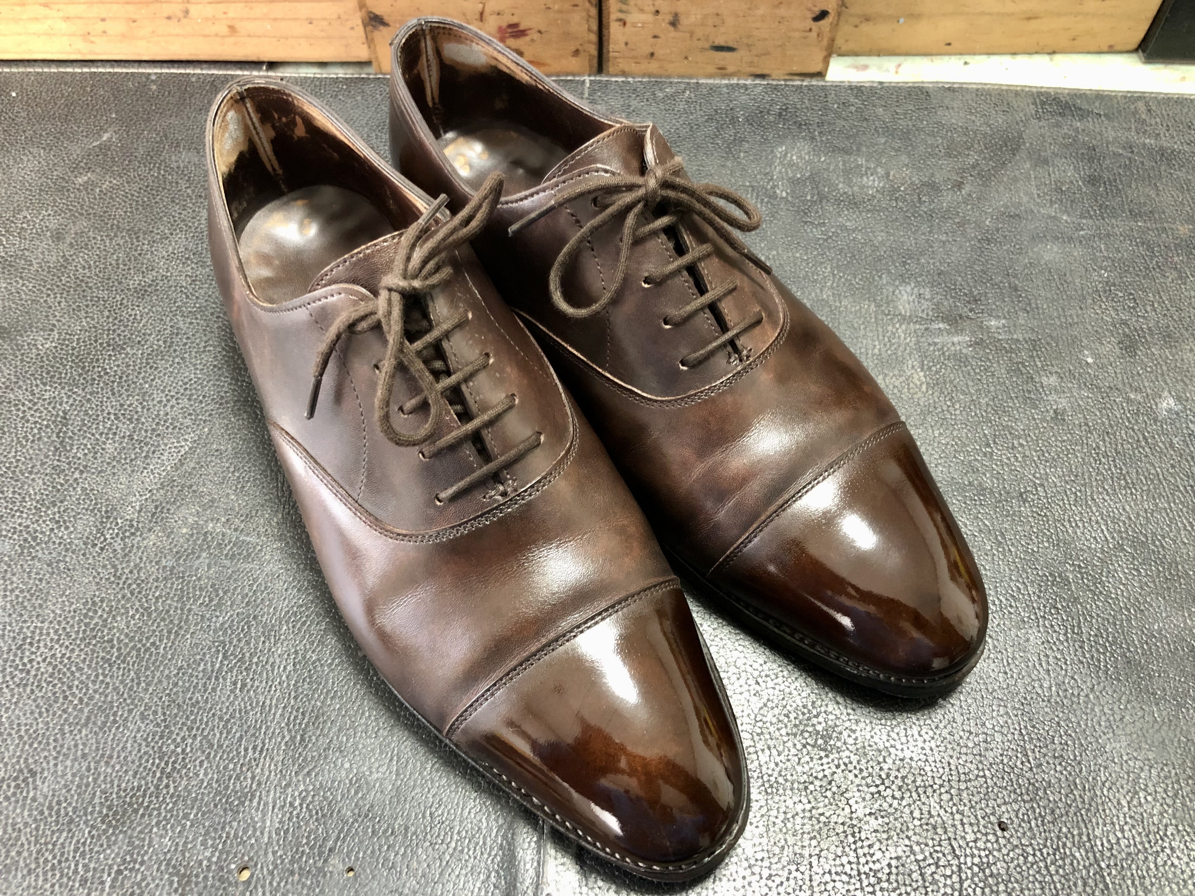 靴磨き 鏡面磨き ハイシャイン