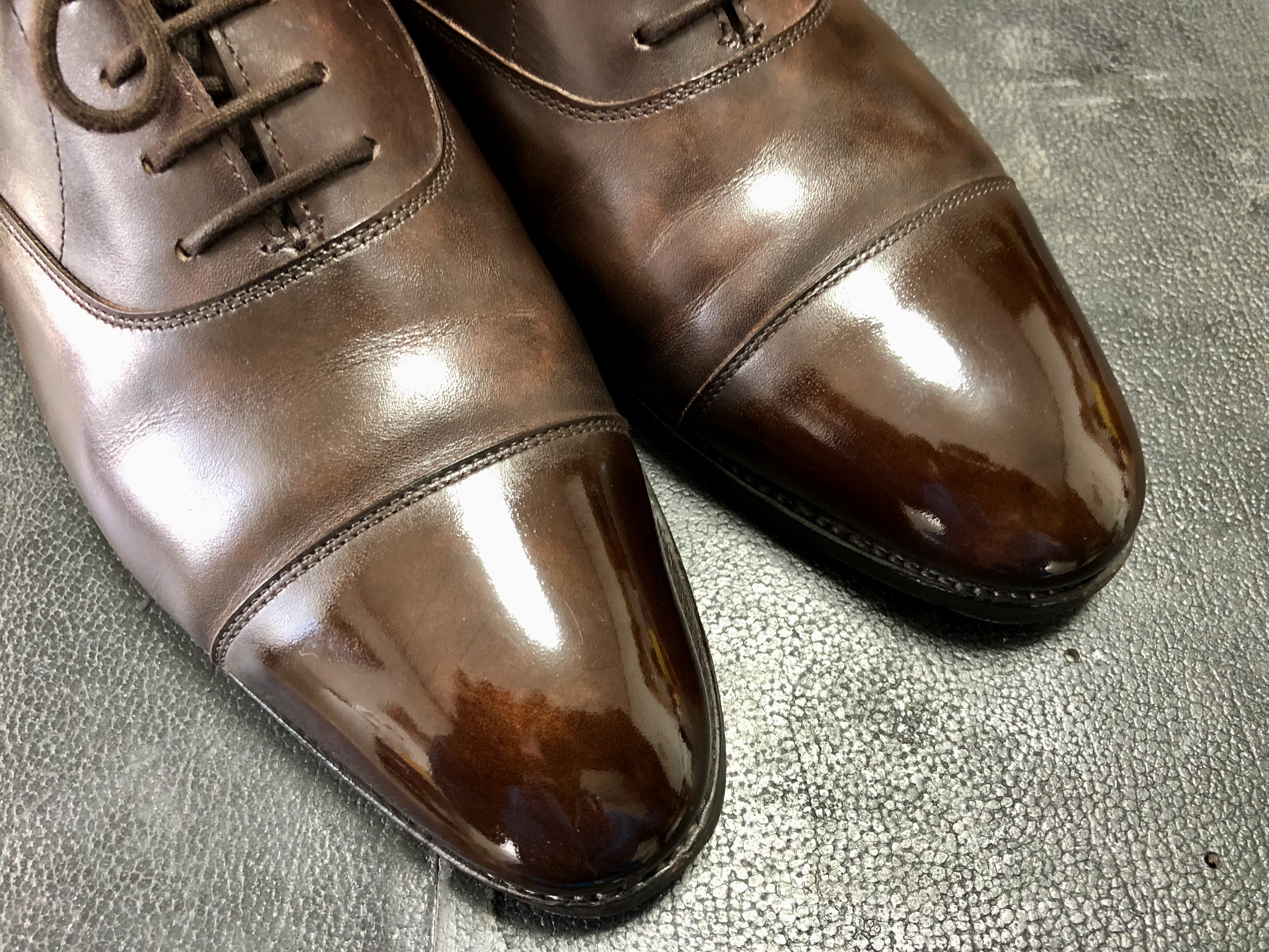 靴磨き 鏡面磨き ハイシャイン