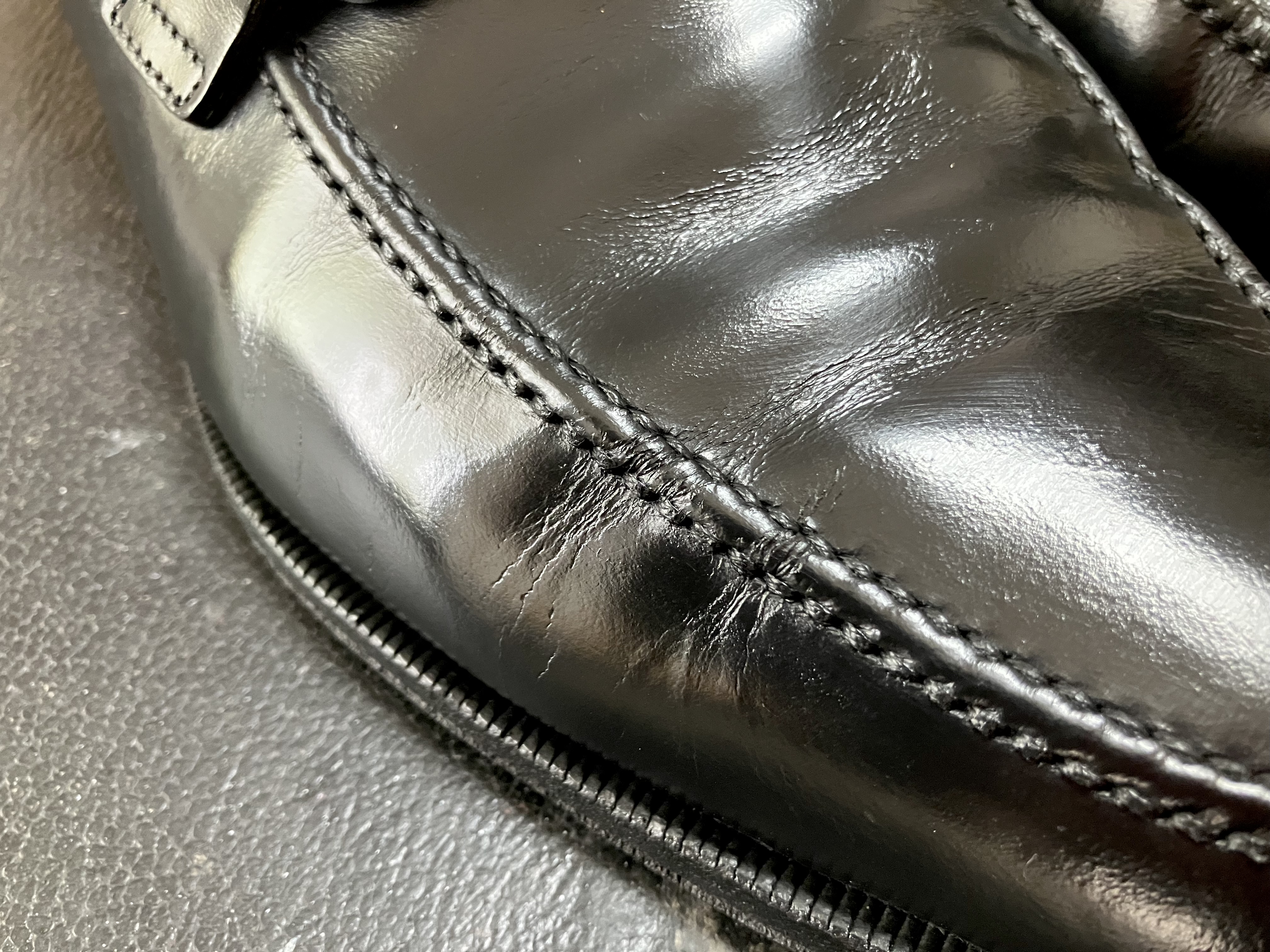 革靴　クラック修理　修復