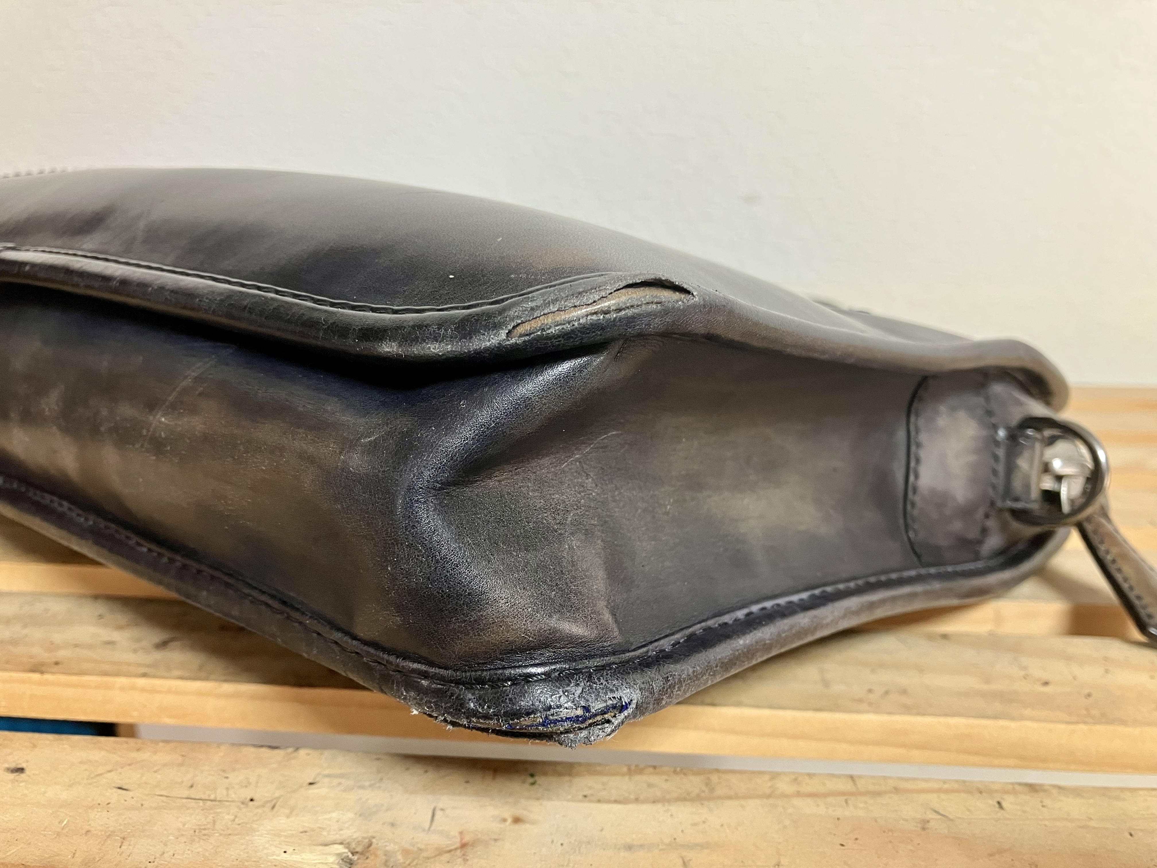 鞄　四つ角　パイピング修理