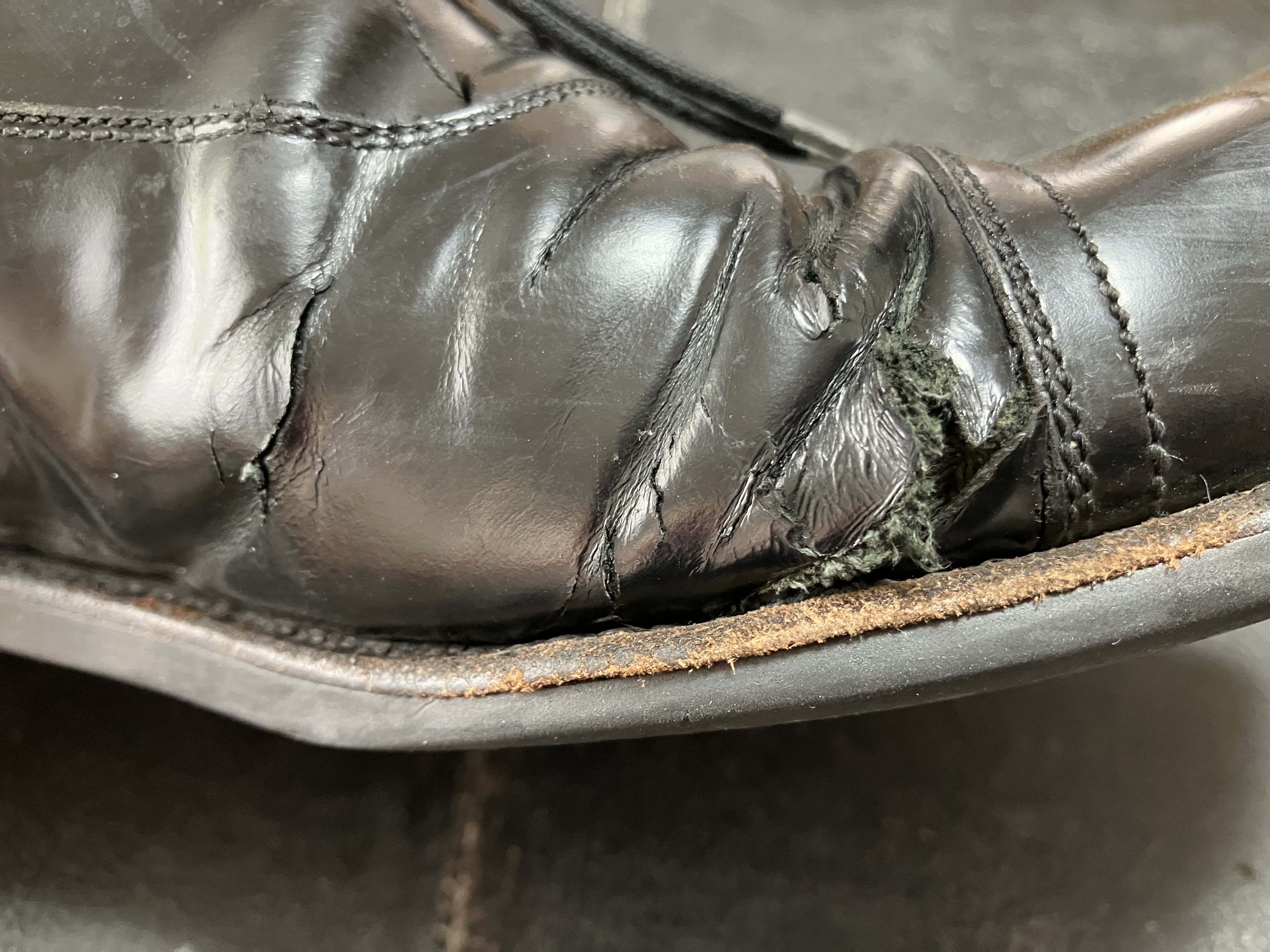 革靴　穴あき修理　パッチワーク