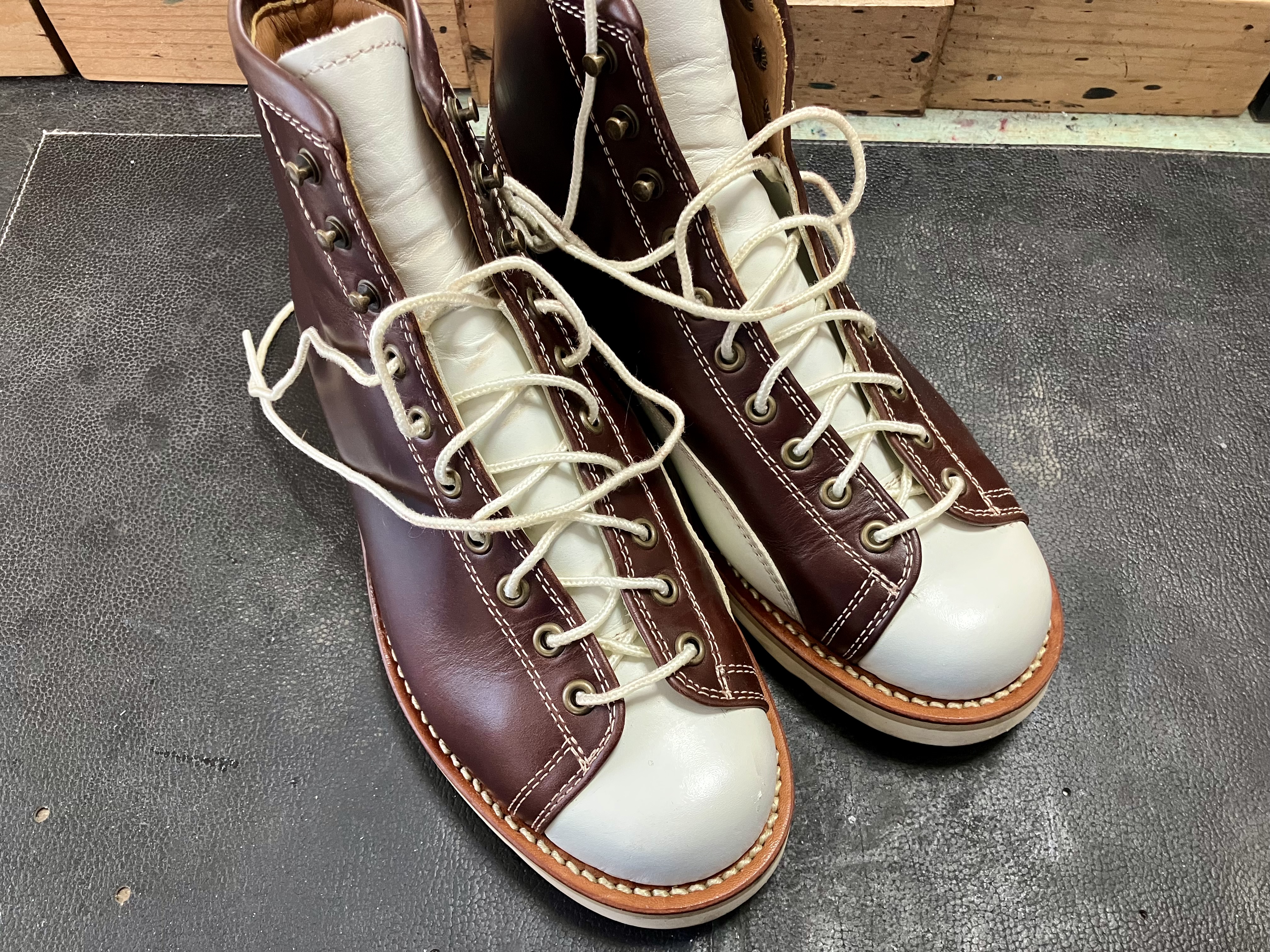 ブーツ　染め替え　オイルドレザー