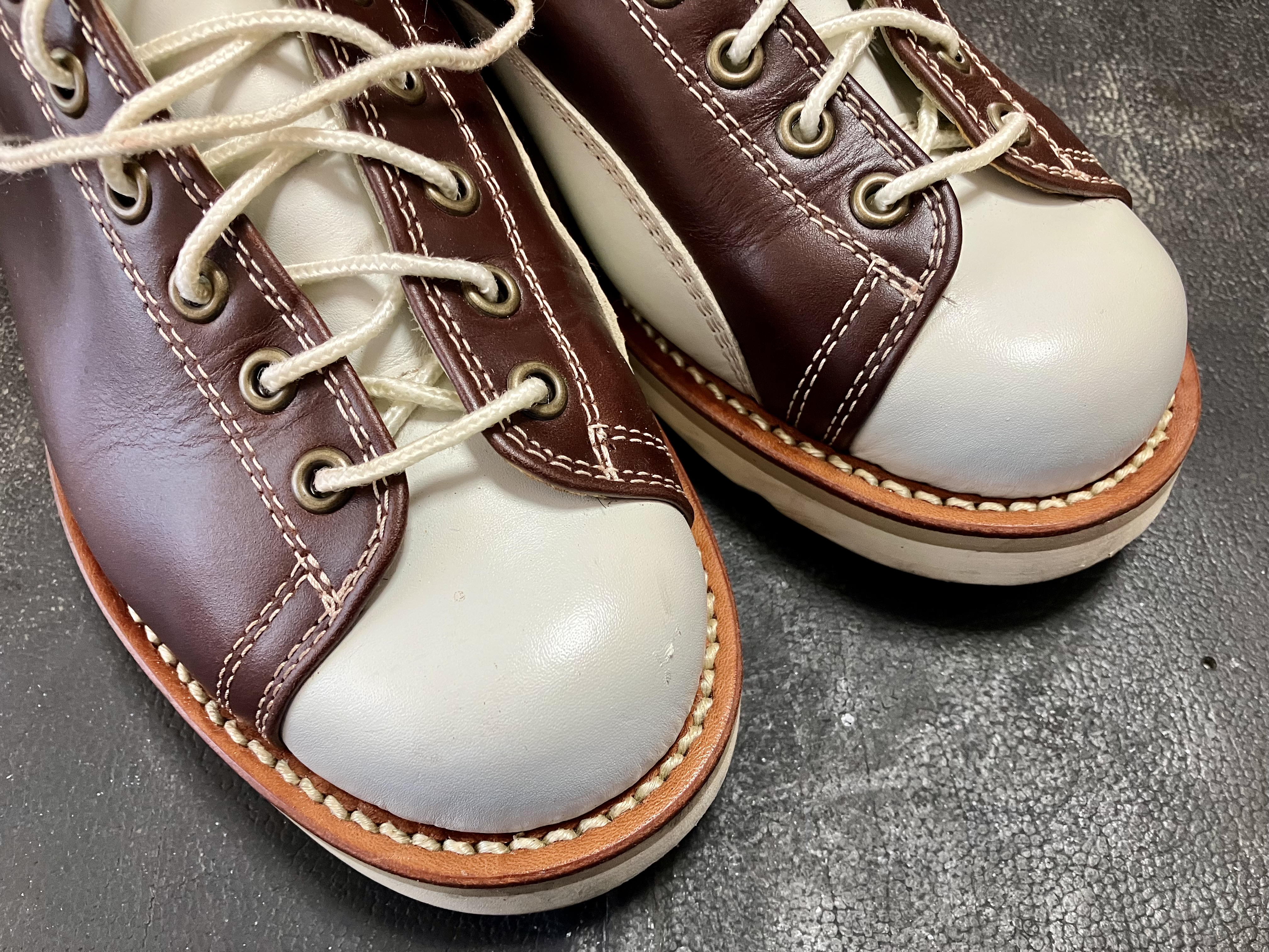 ブーツ　染め替え　オイルドレザー