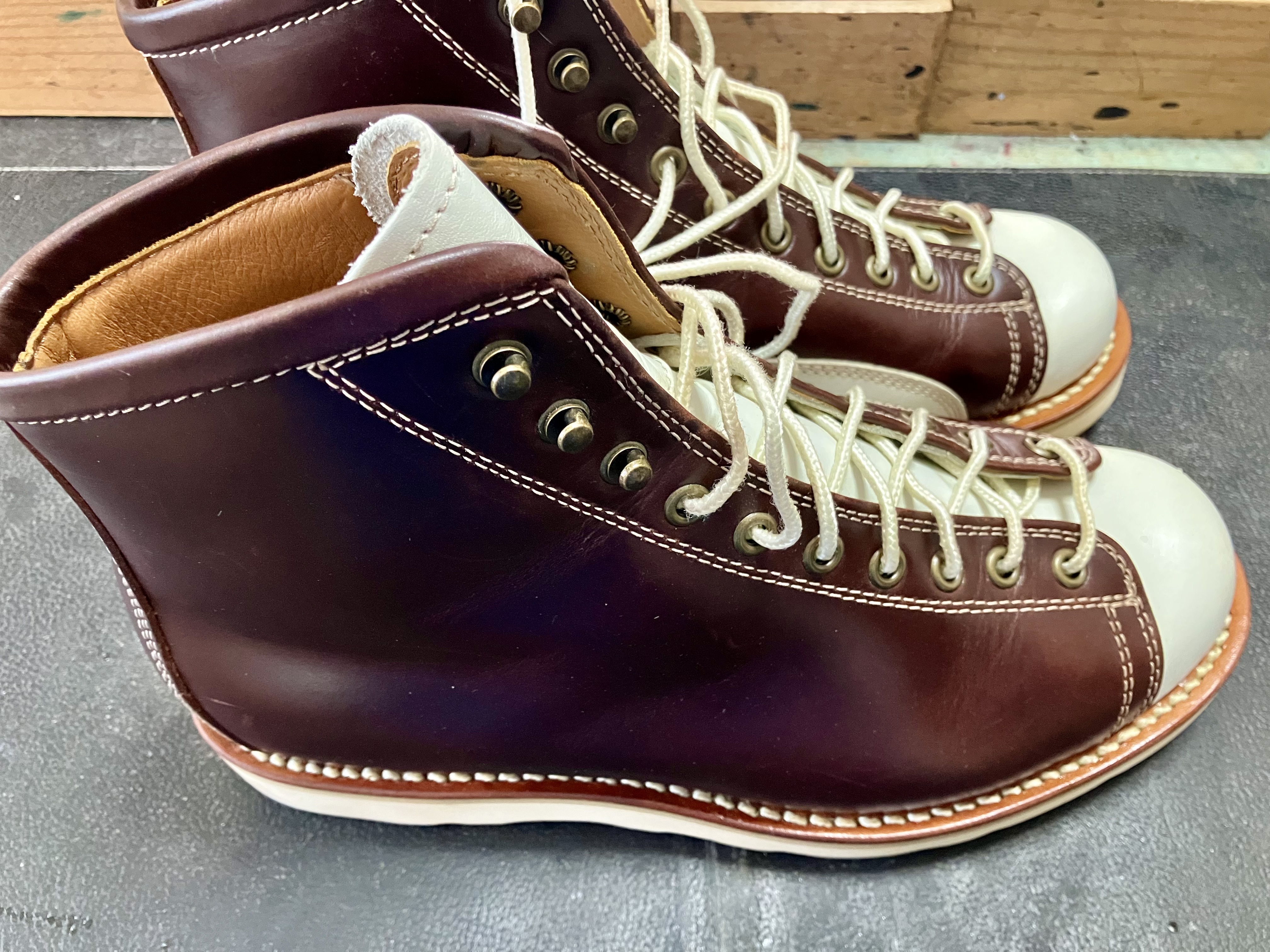 ブーツ　染め替え　オイルドレザー