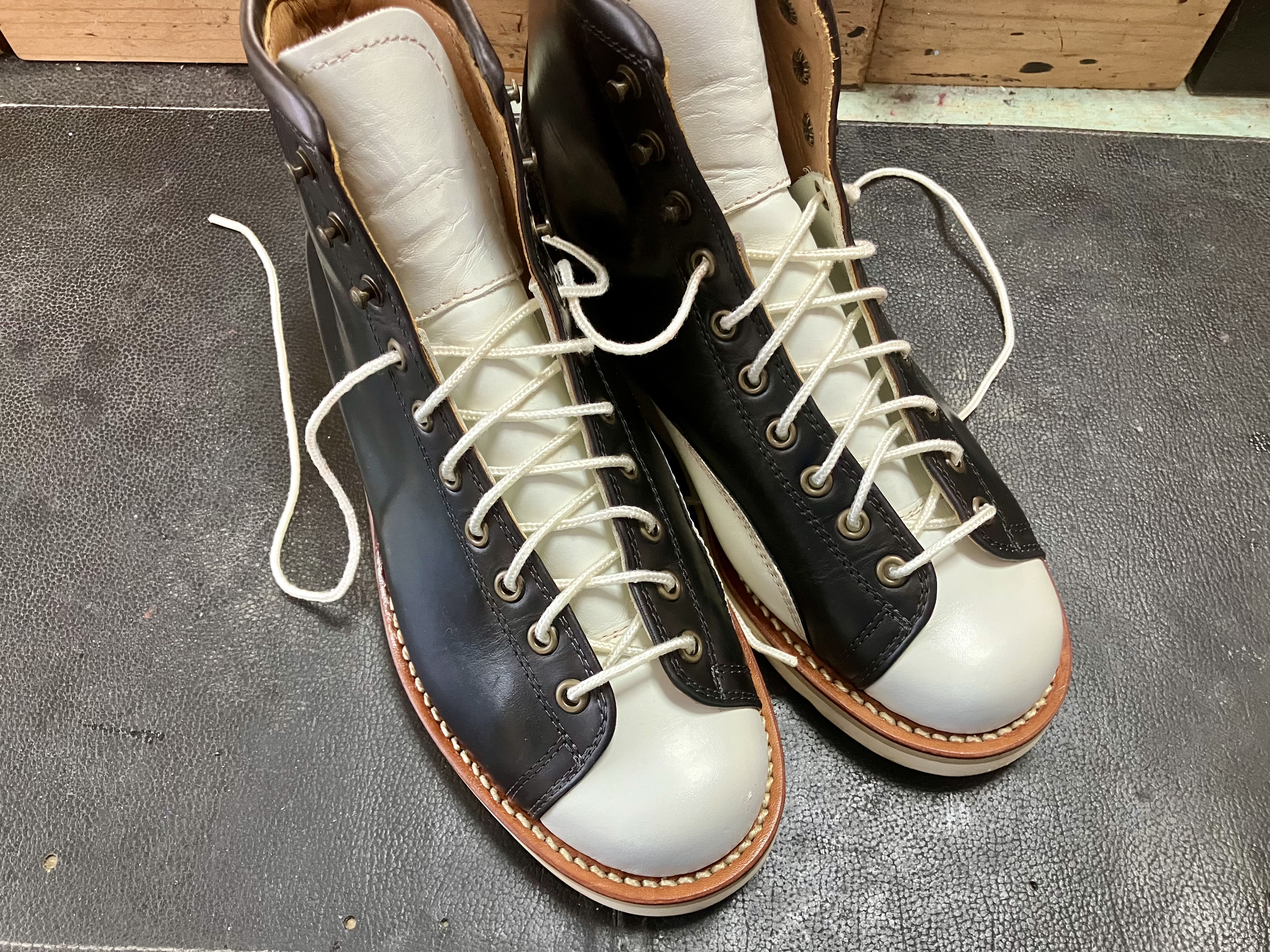 ブーツ　染め替え　黒色