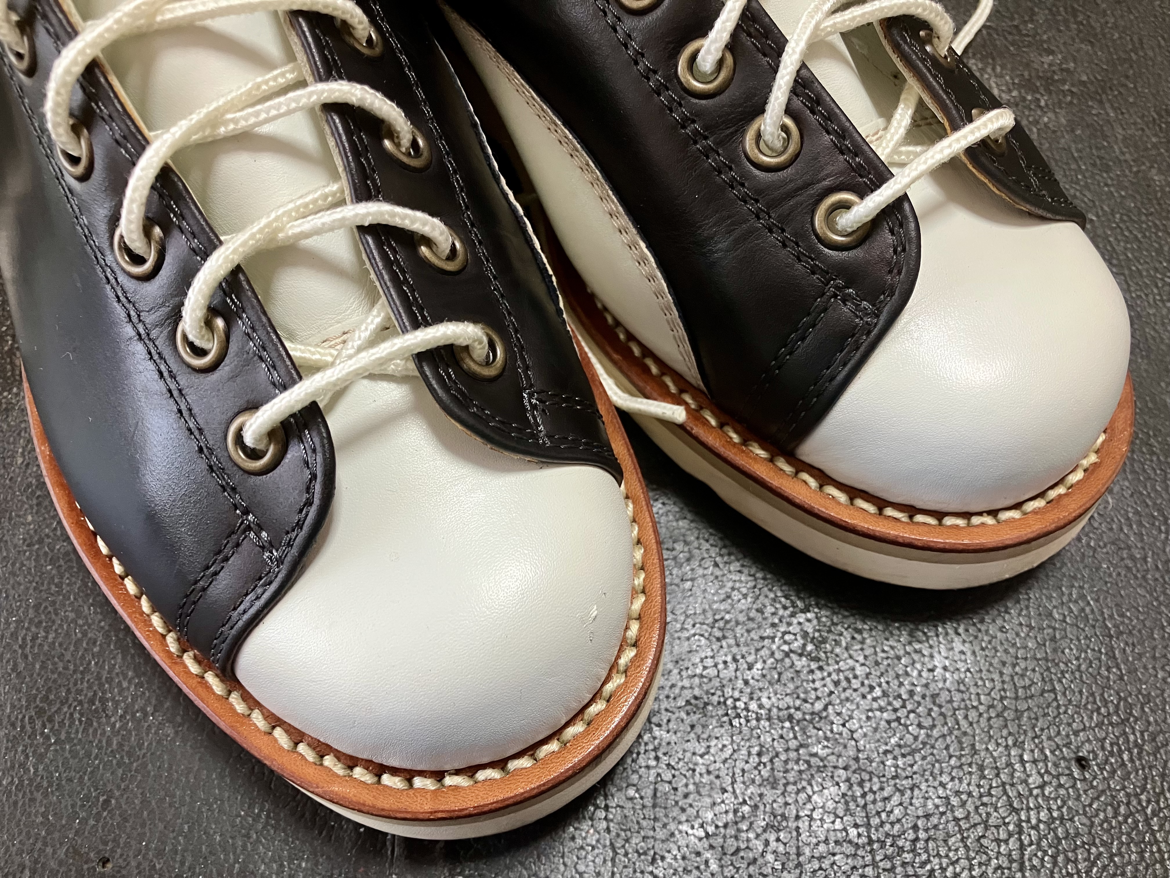 ブーツ　染め替え　黒色