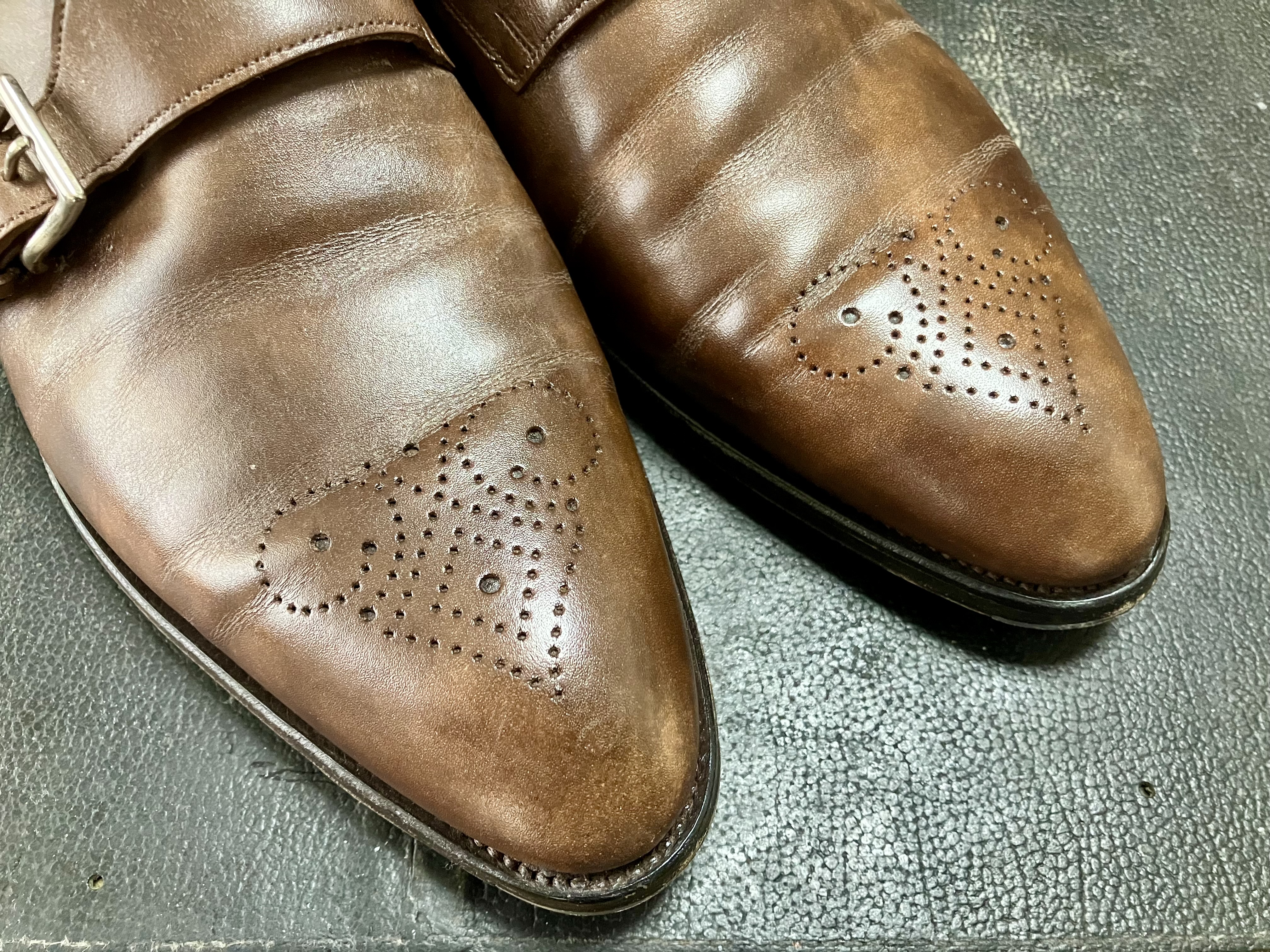 靴磨き　鏡面磨き　ハイシャイン