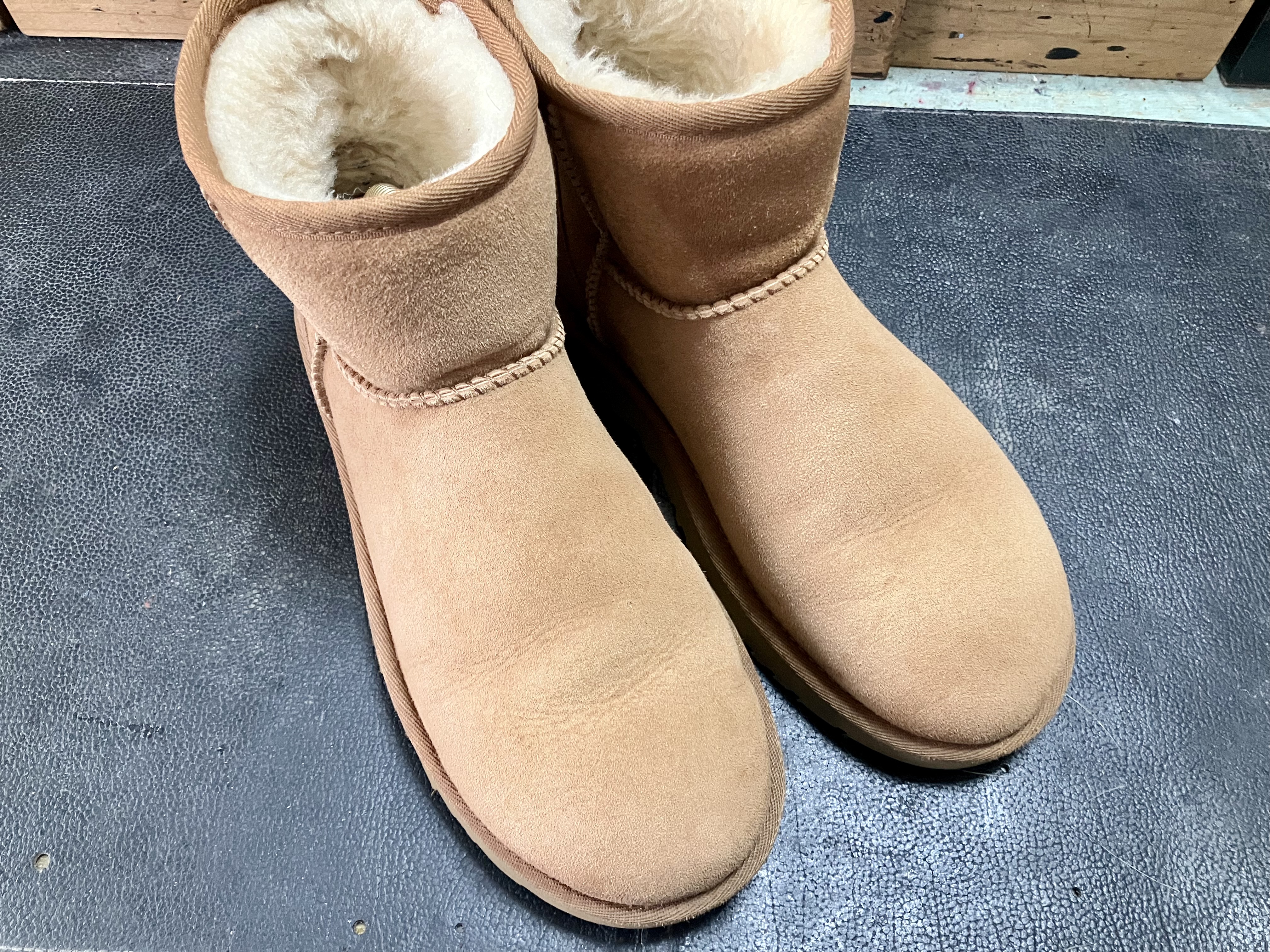 ムートンブーツ　雨シミ　丸洗いクリーニング