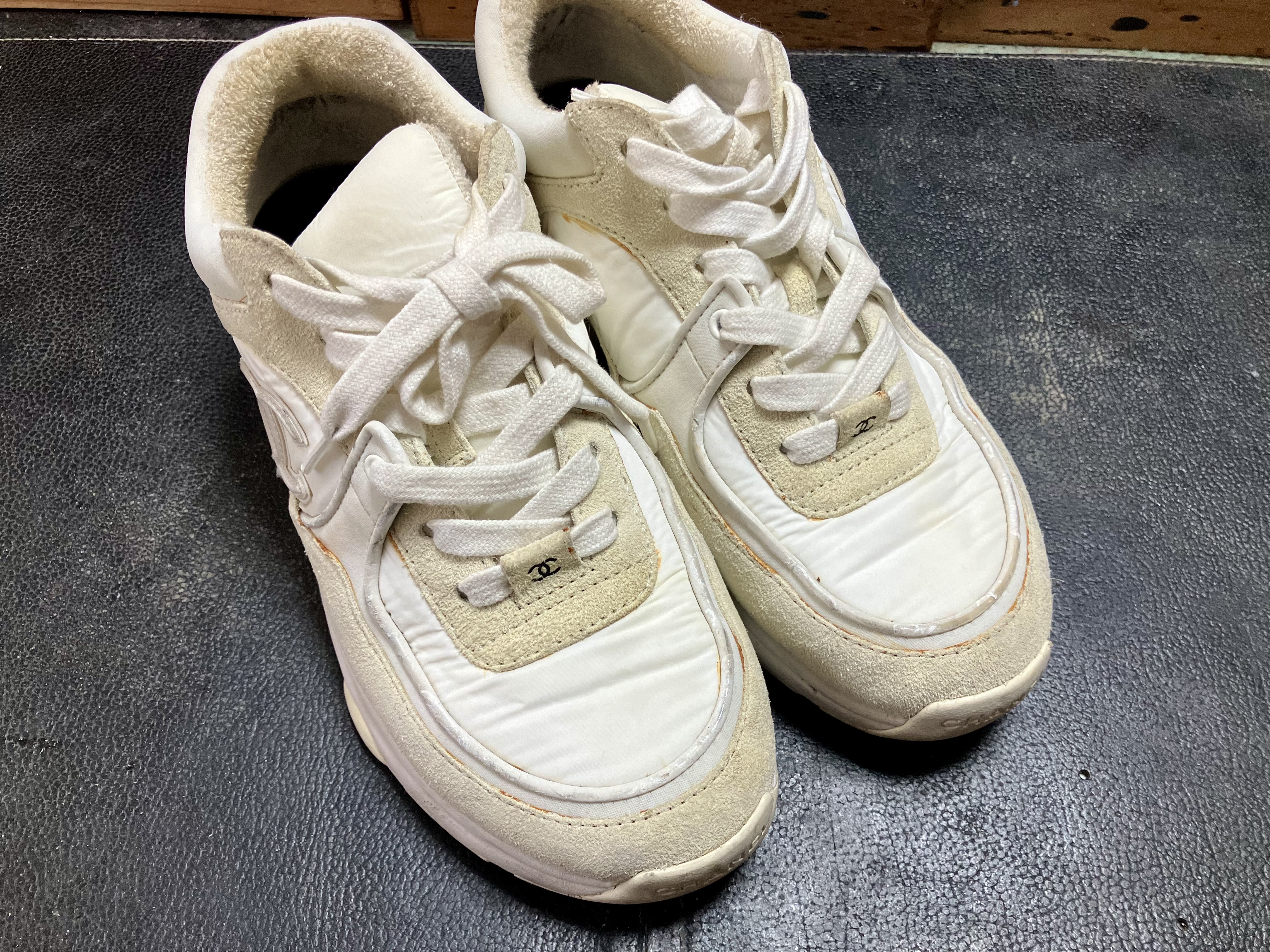 スエードスニーカー　黄ばみ　丸洗いクリーニング