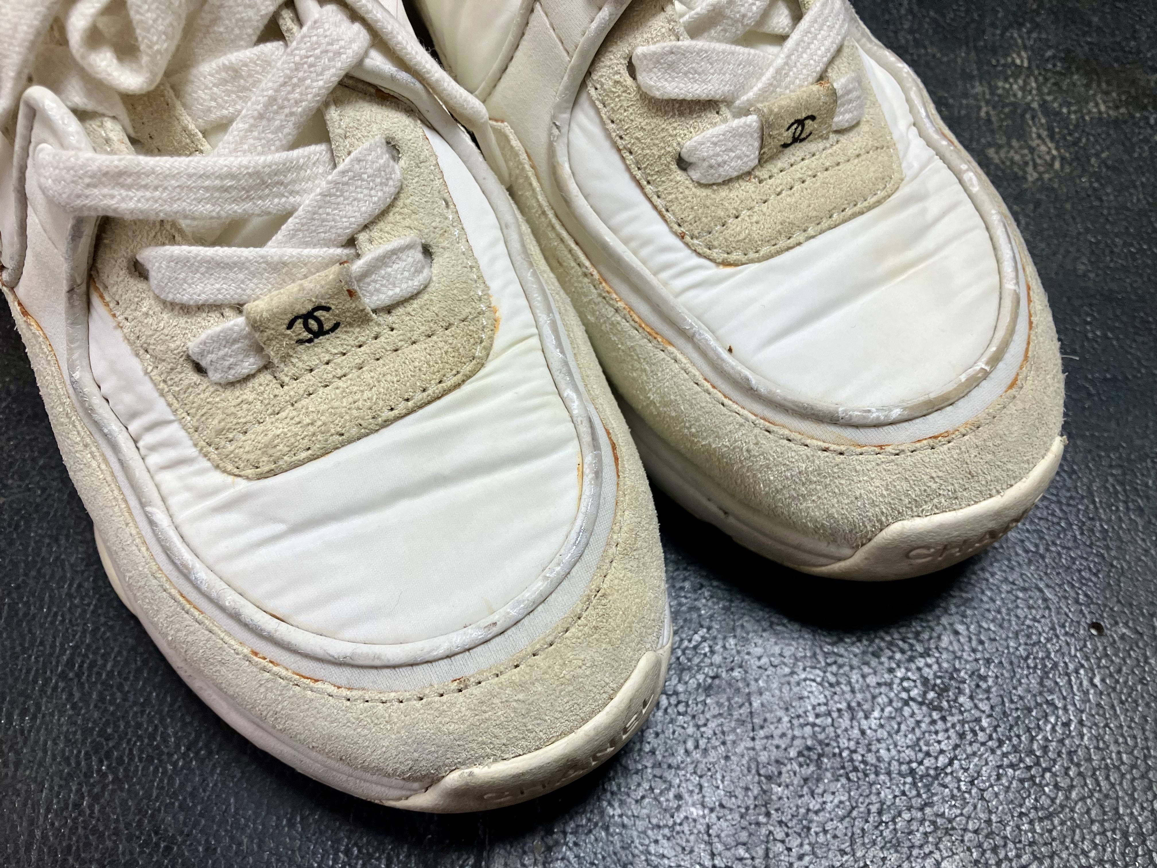 スエードスニーカー　黄ばみ　丸洗いクリーニング