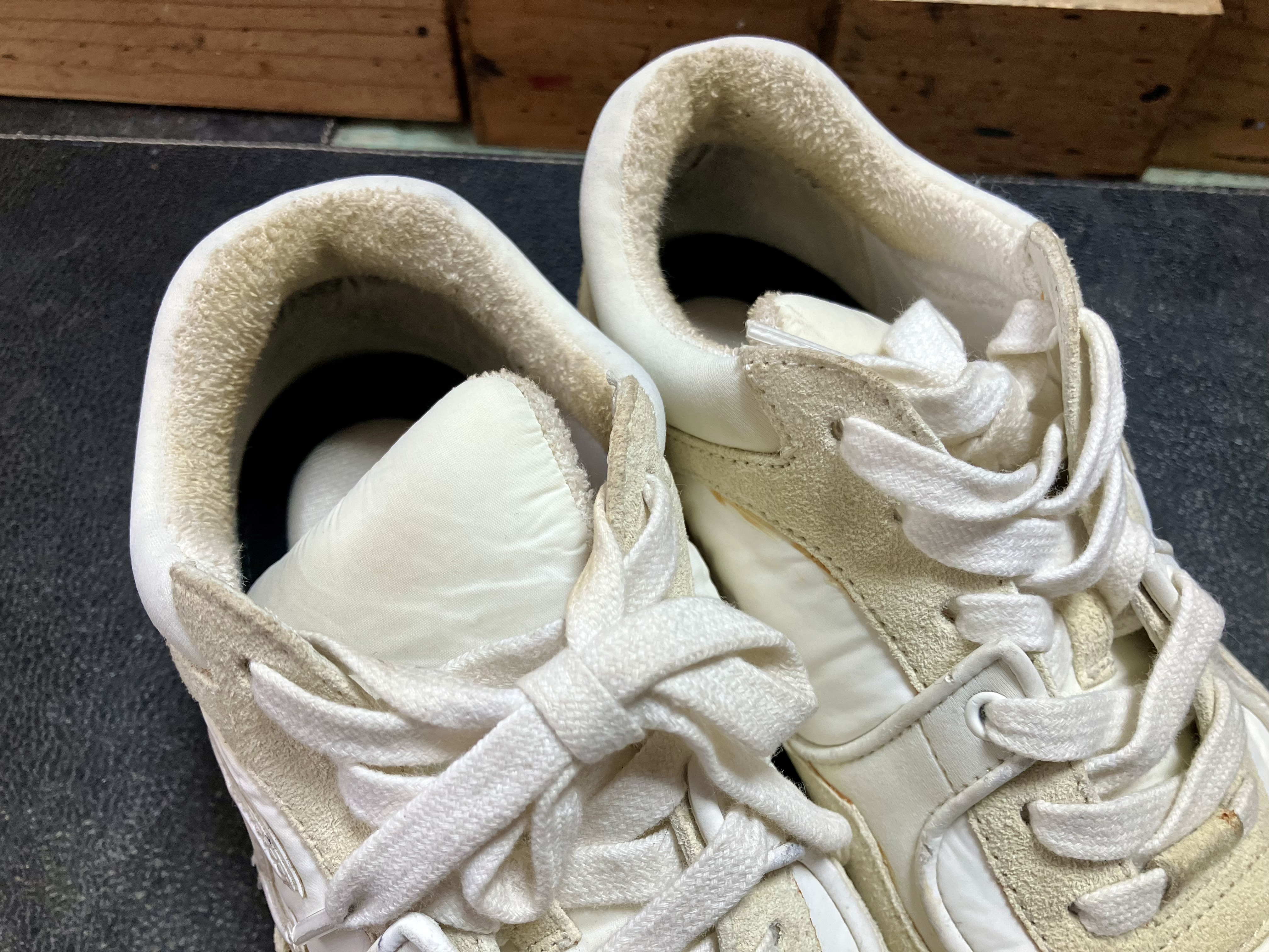 スエードスニーカー　黄ばみ取り　丸洗いクリーニング