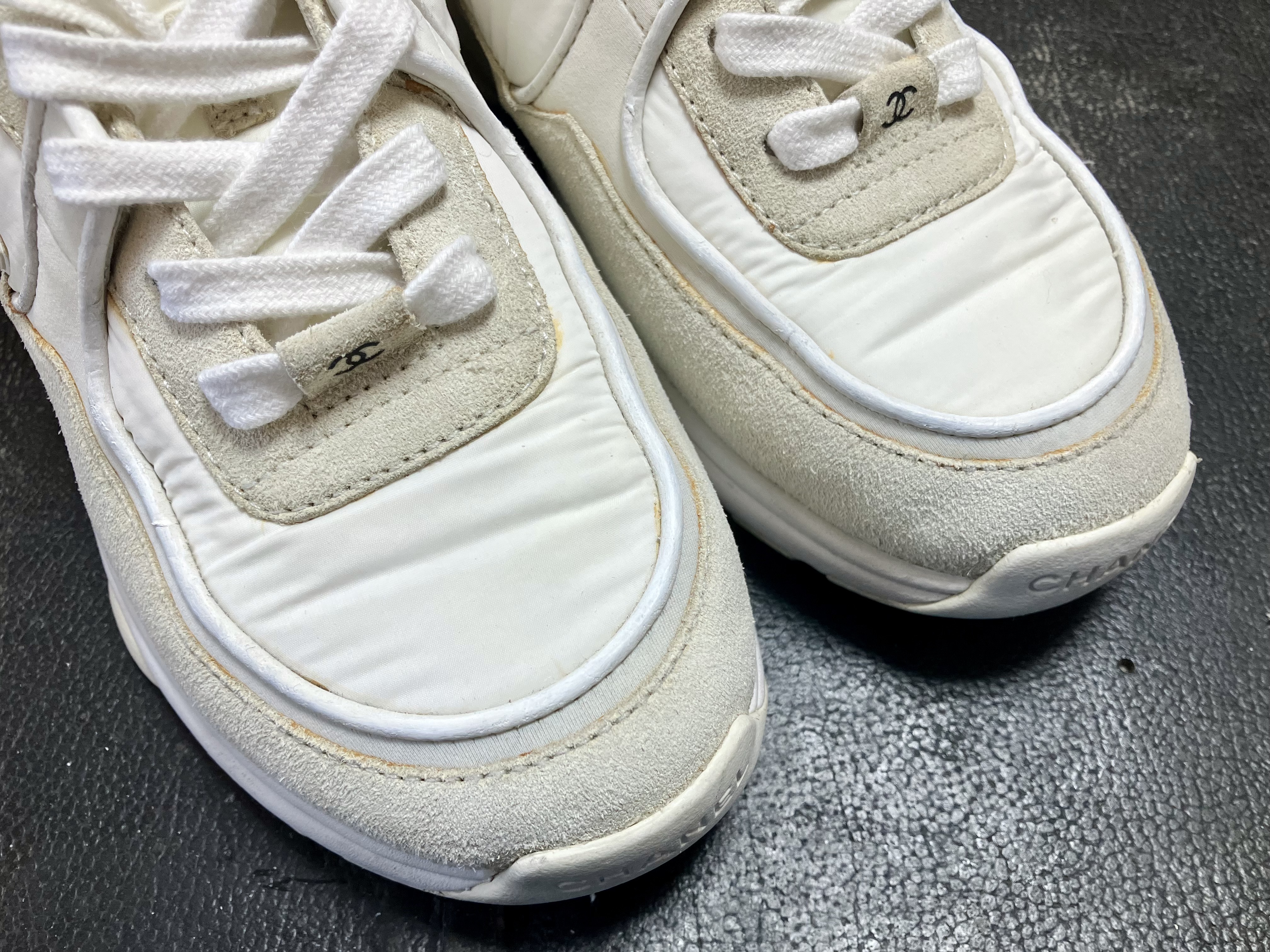 スエードスニーカー　黄ばみ落とし　丸洗いクリーニング