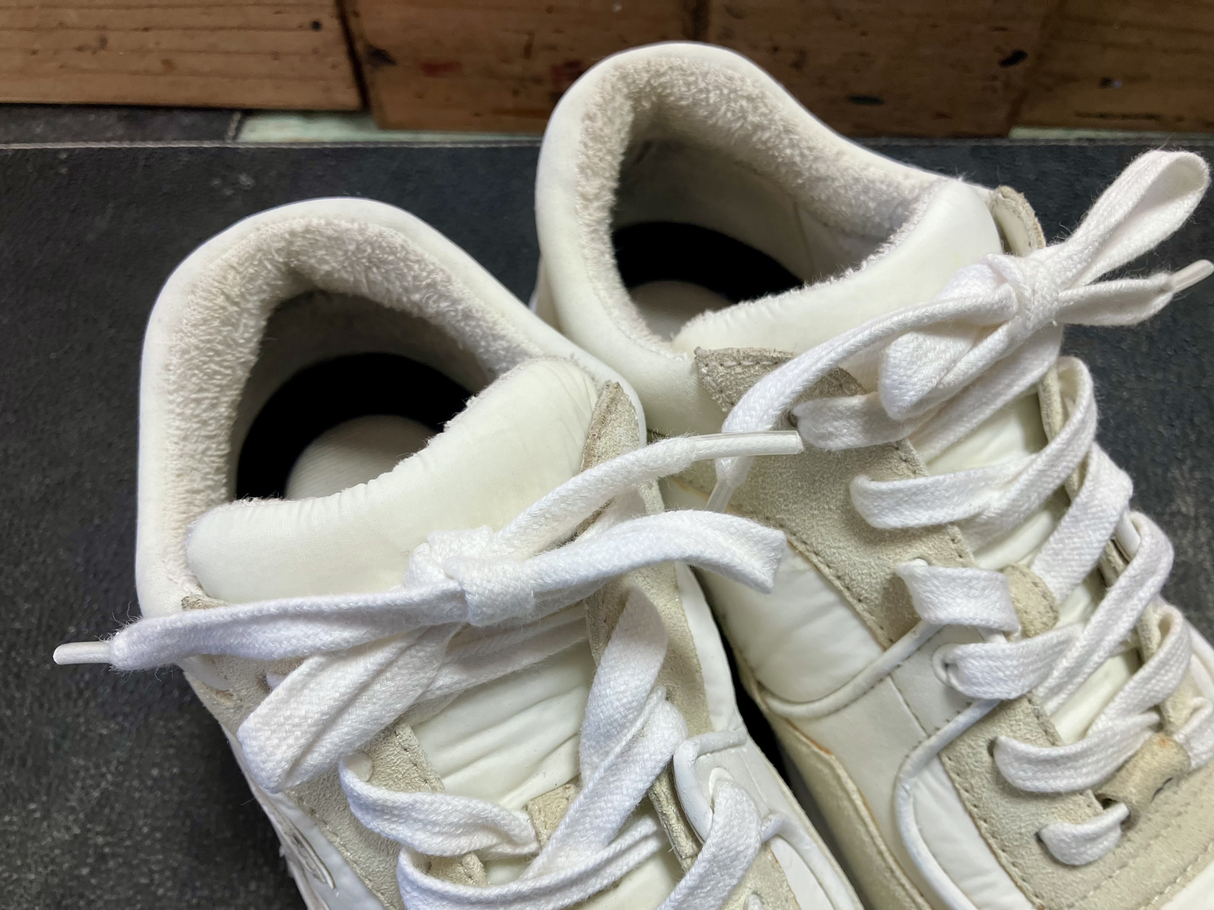 スエードスニーカー　黄ばみ取り　丸洗いクリーニング