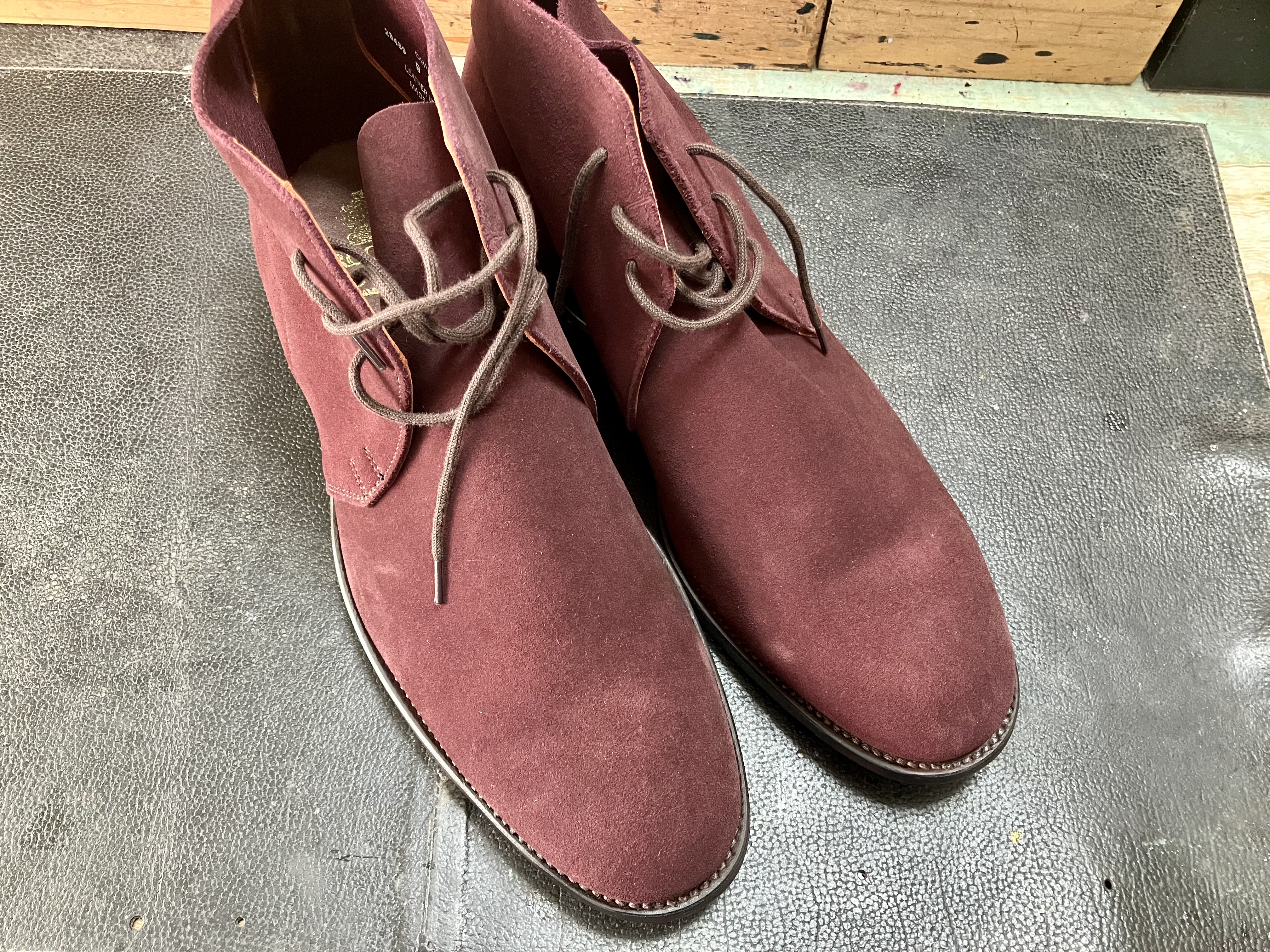 スエードブーツ　染め替え　黒色