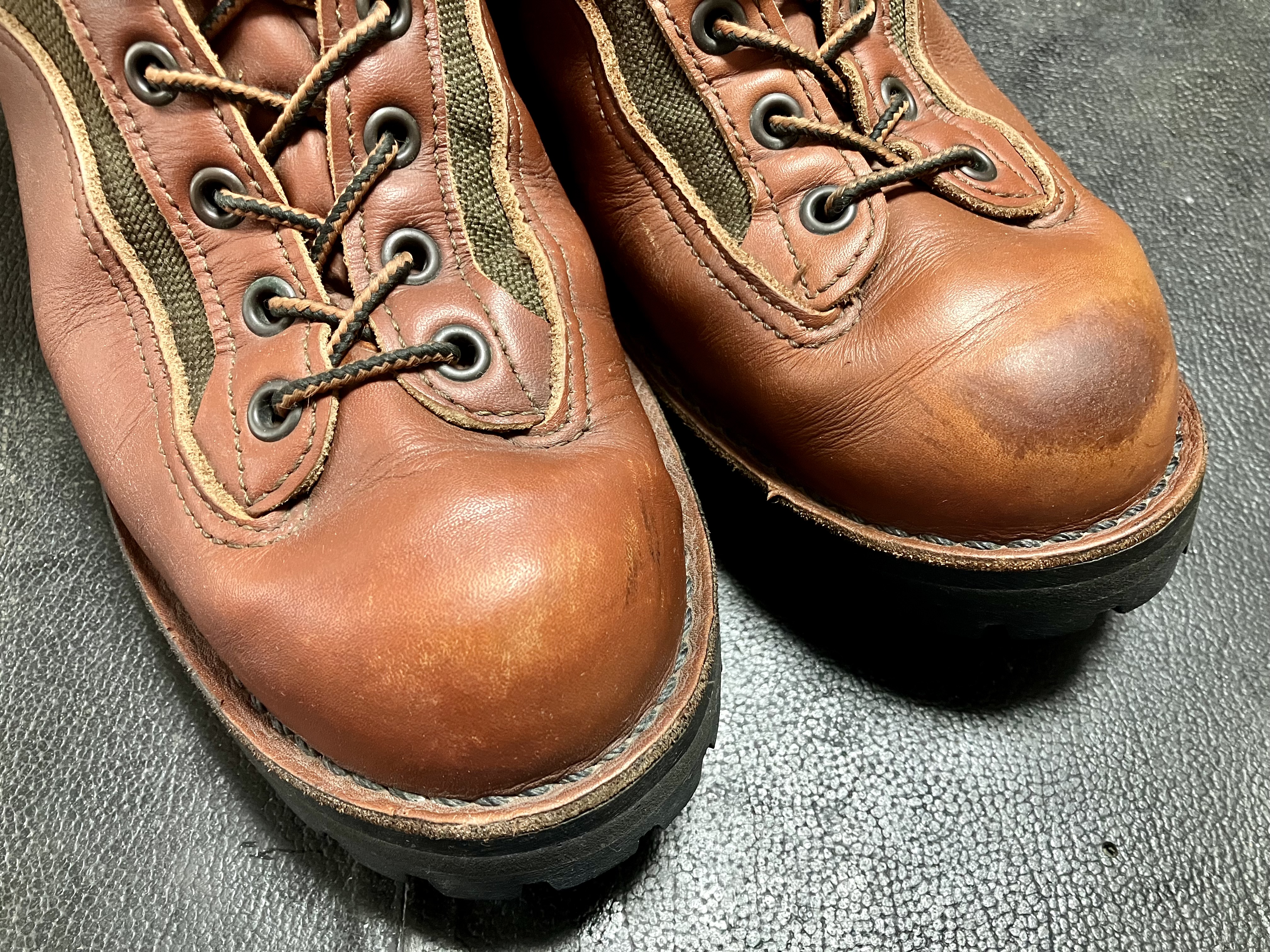 ブーツ　お手入れ　ミンクオイルのトラブル