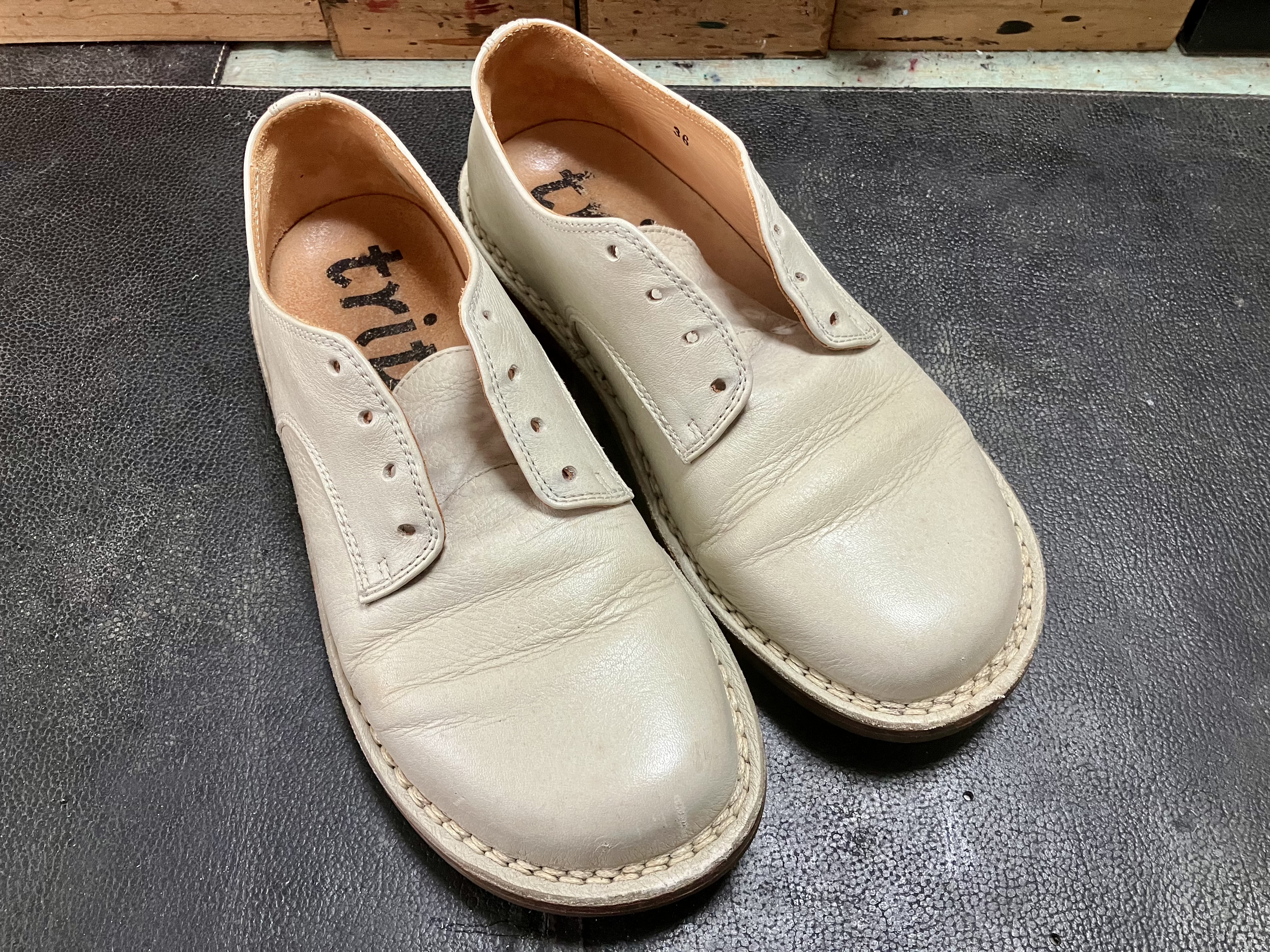 革靴　染め替え　黒色