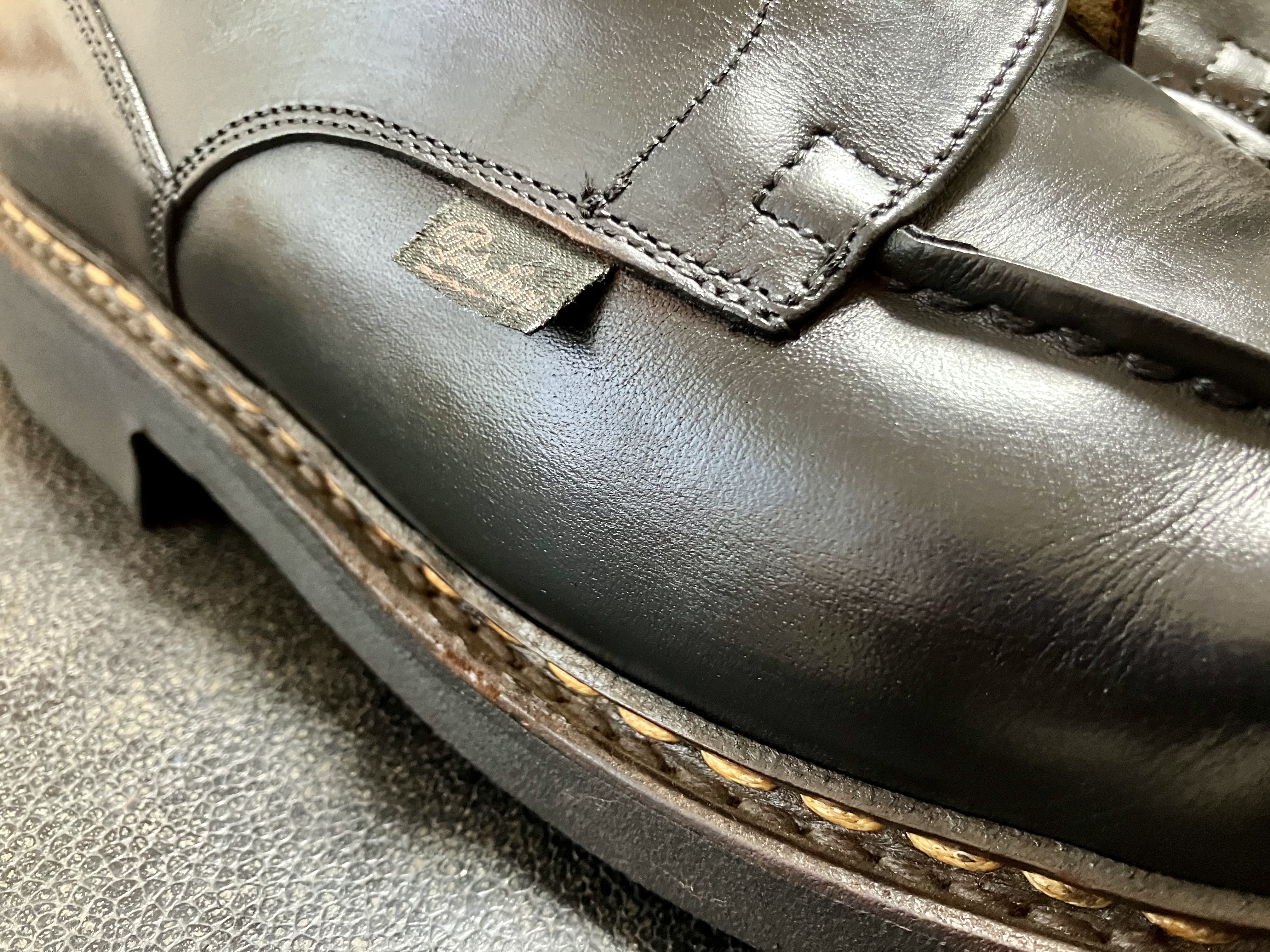 革靴　黒染め　After