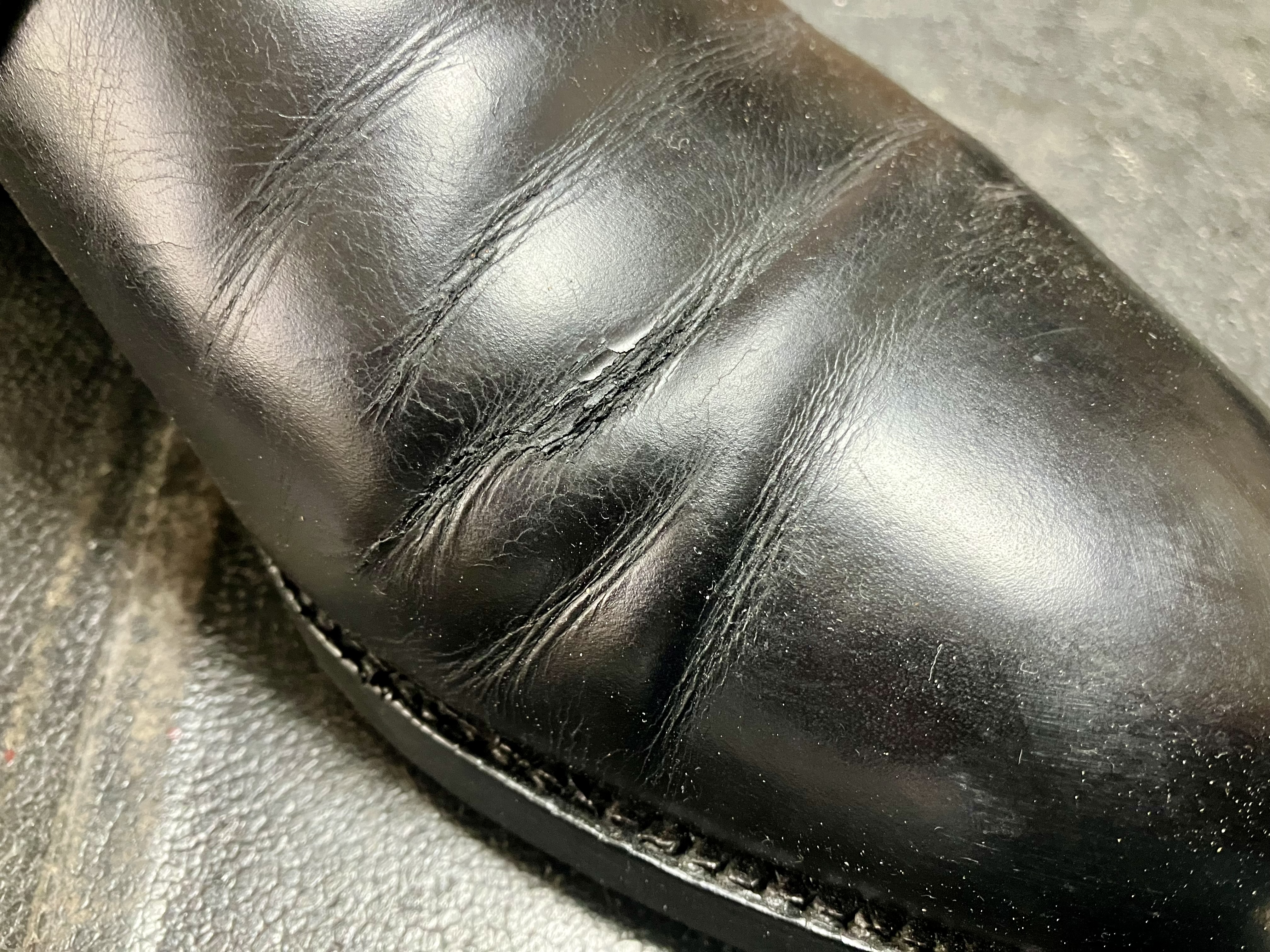 革靴のひび割れ、クラック