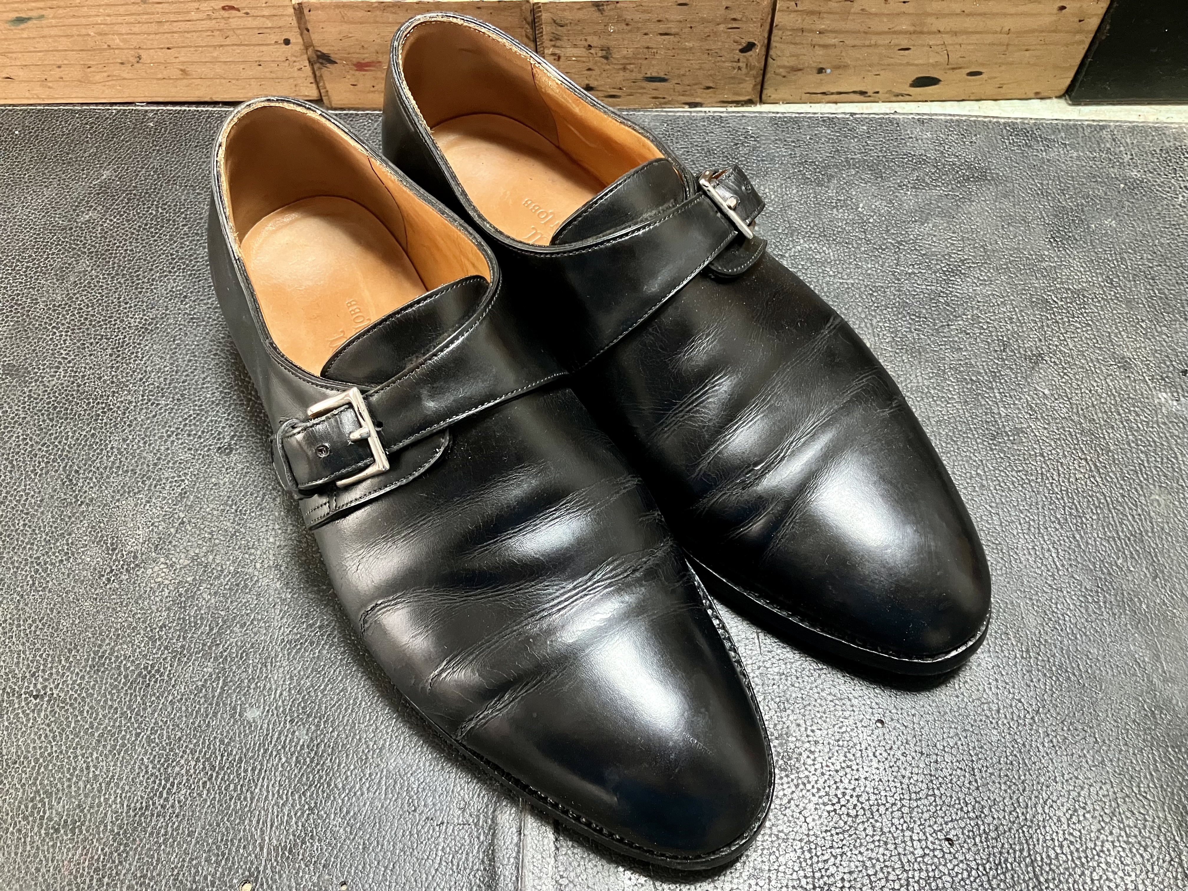 ジョンロブの紳士靴をお手入れ