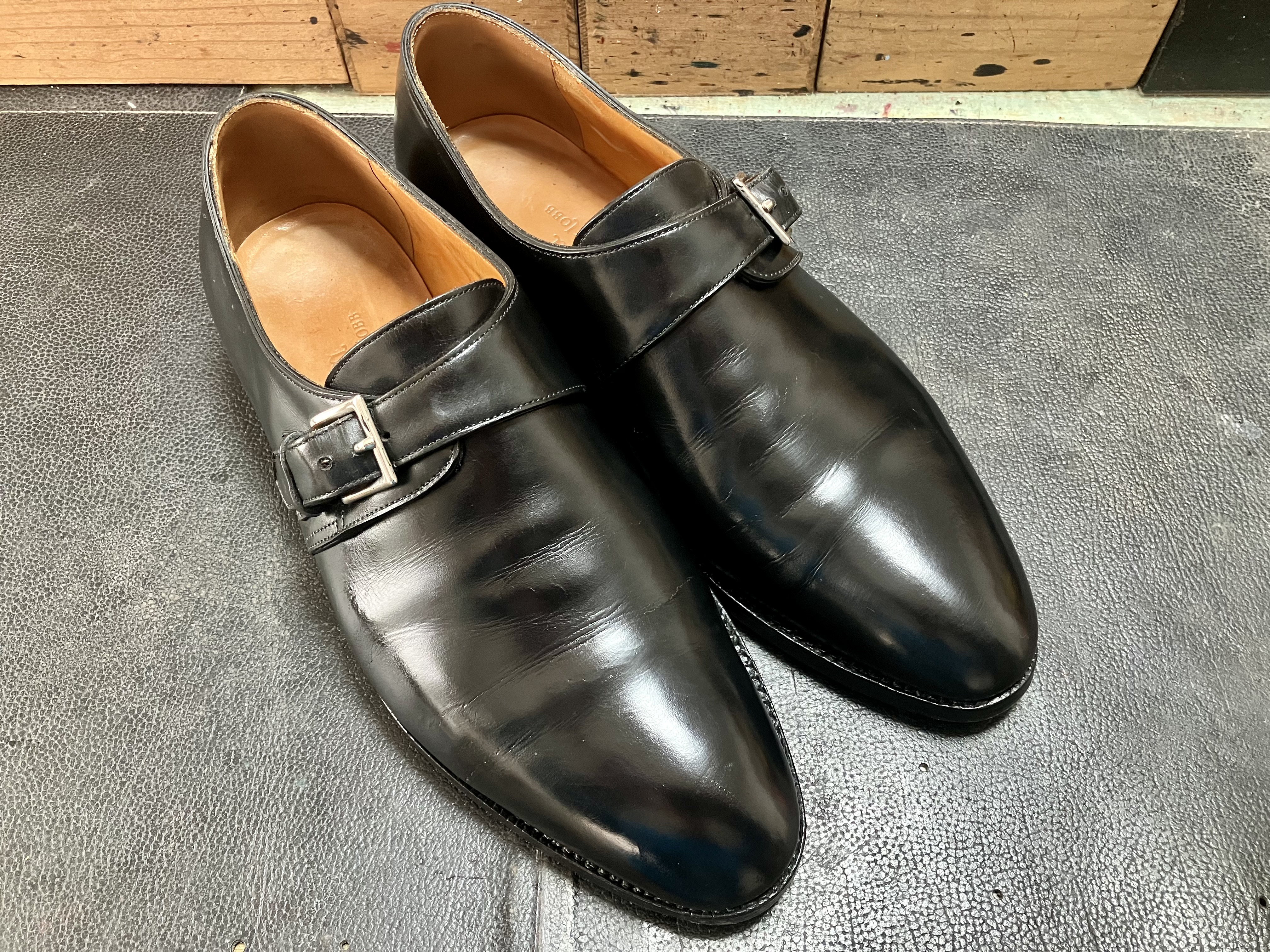 ジョンロブの紳士靴をお手入れ