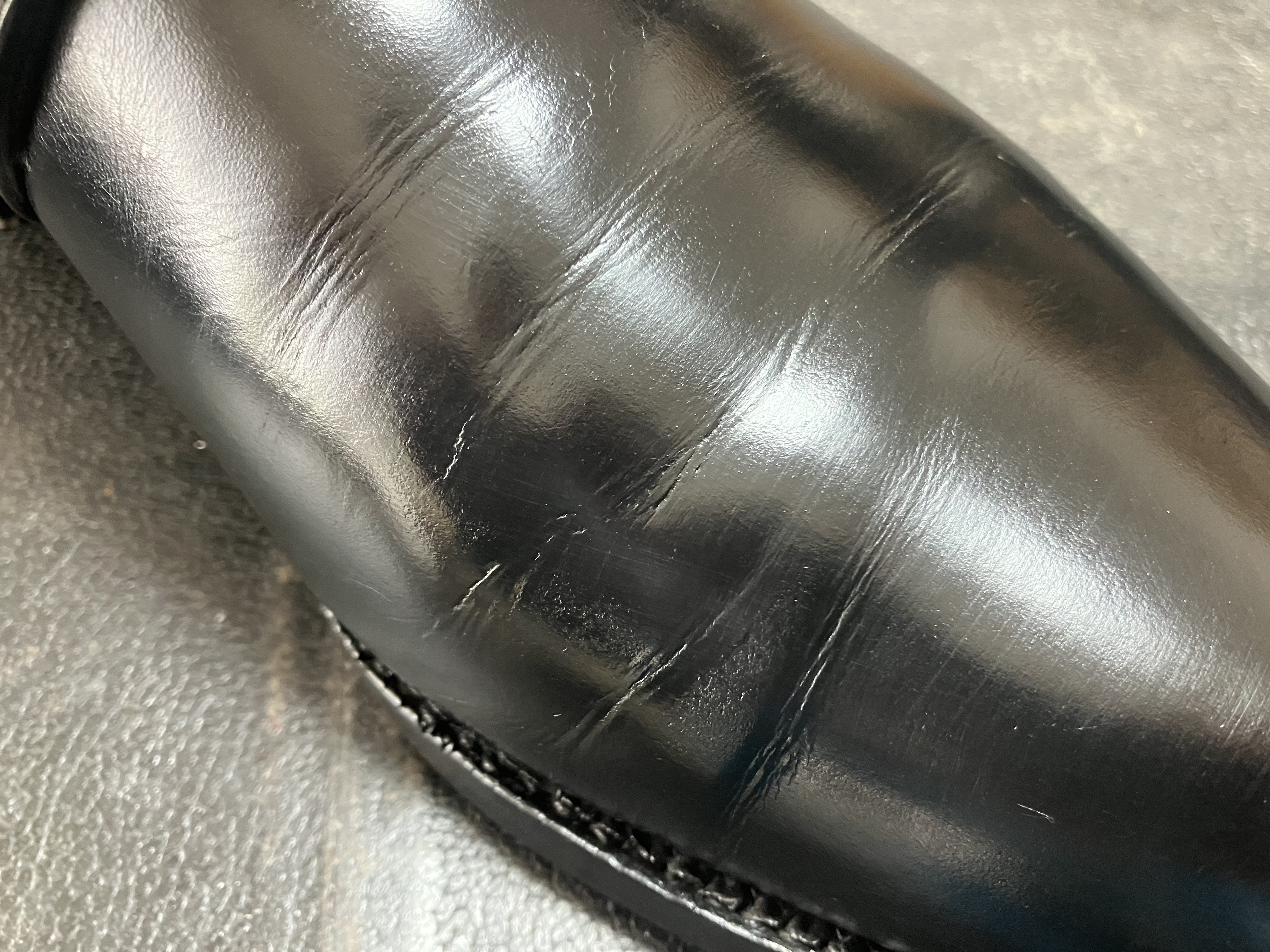 革靴のクラックを修復、修理