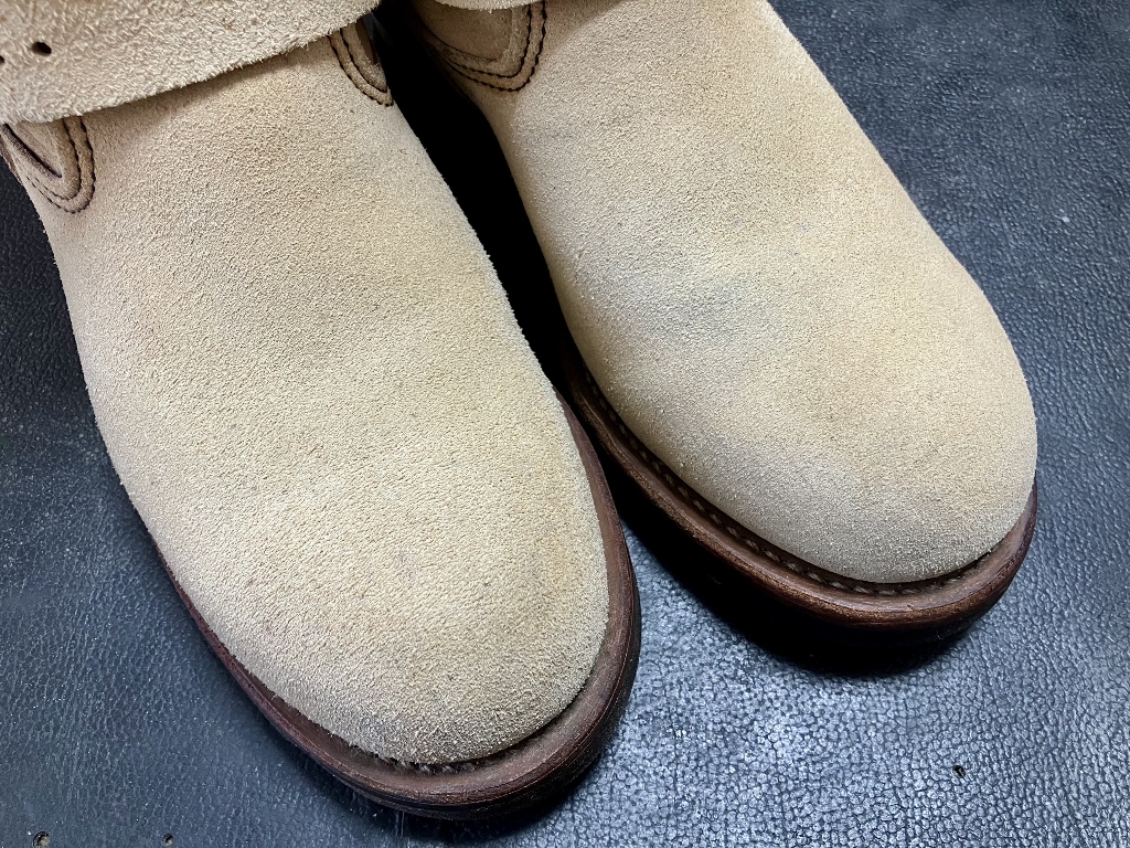 ベージュの明るさを取り戻したスエードブーツ