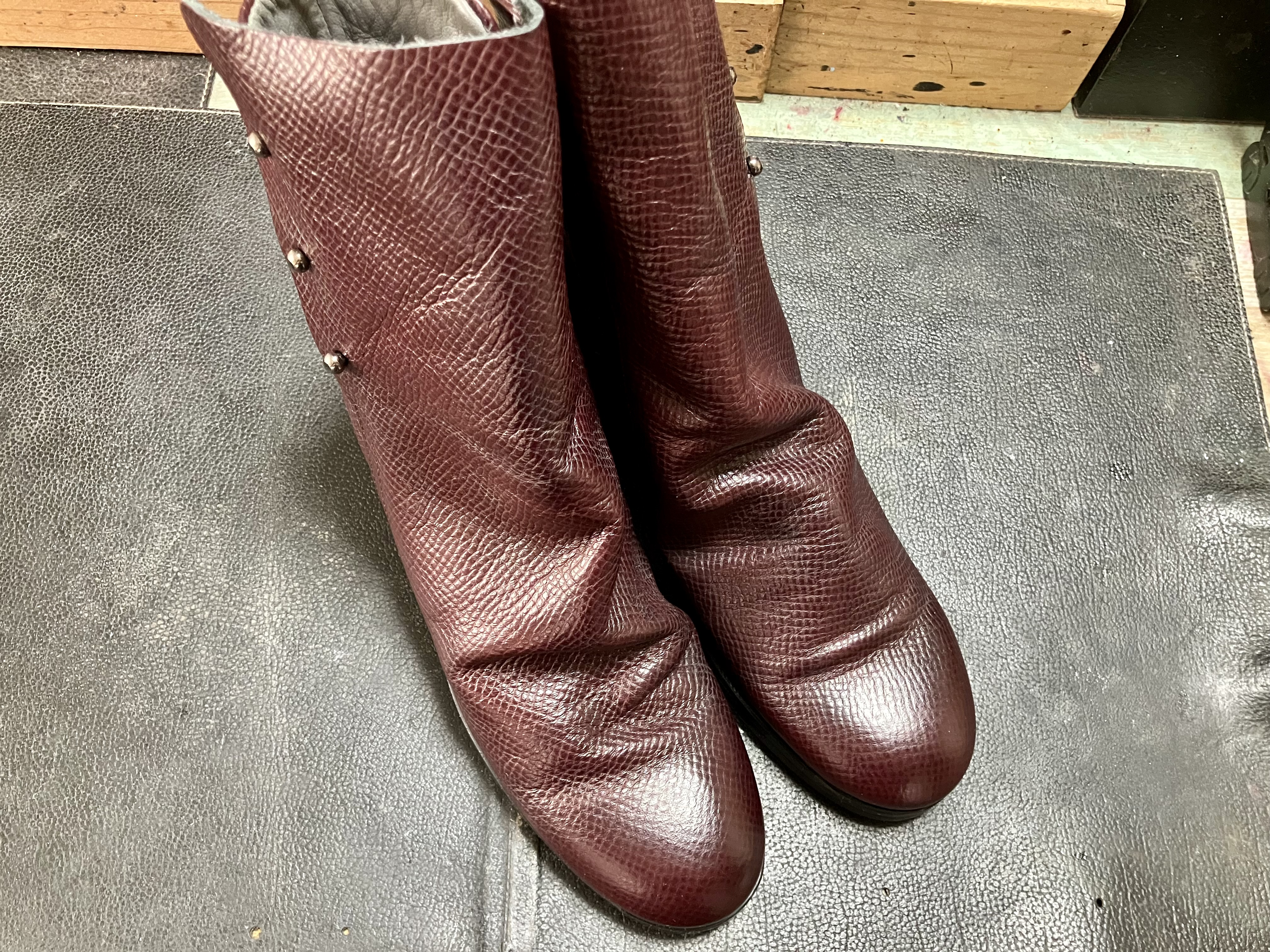 染め替え前のレディースブーツ